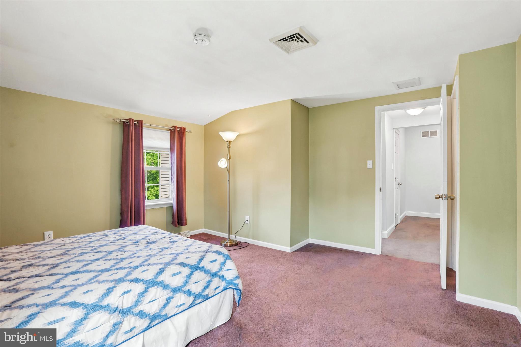 COLONIAL MANOR - Residential