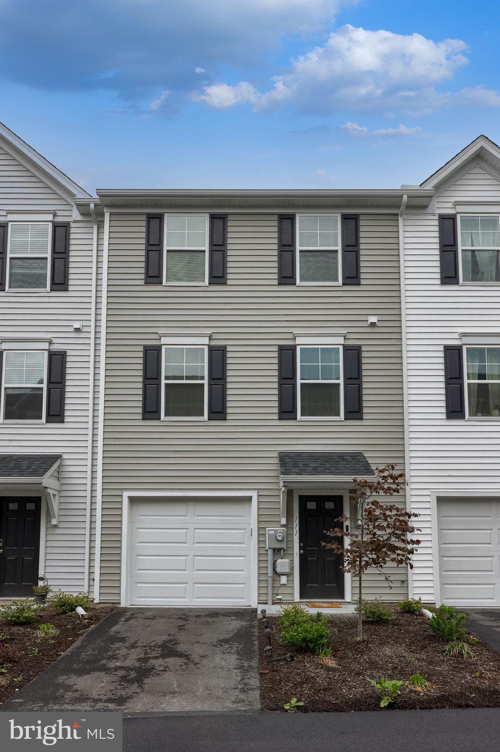 FAIRVIEW SQUARE - Residential