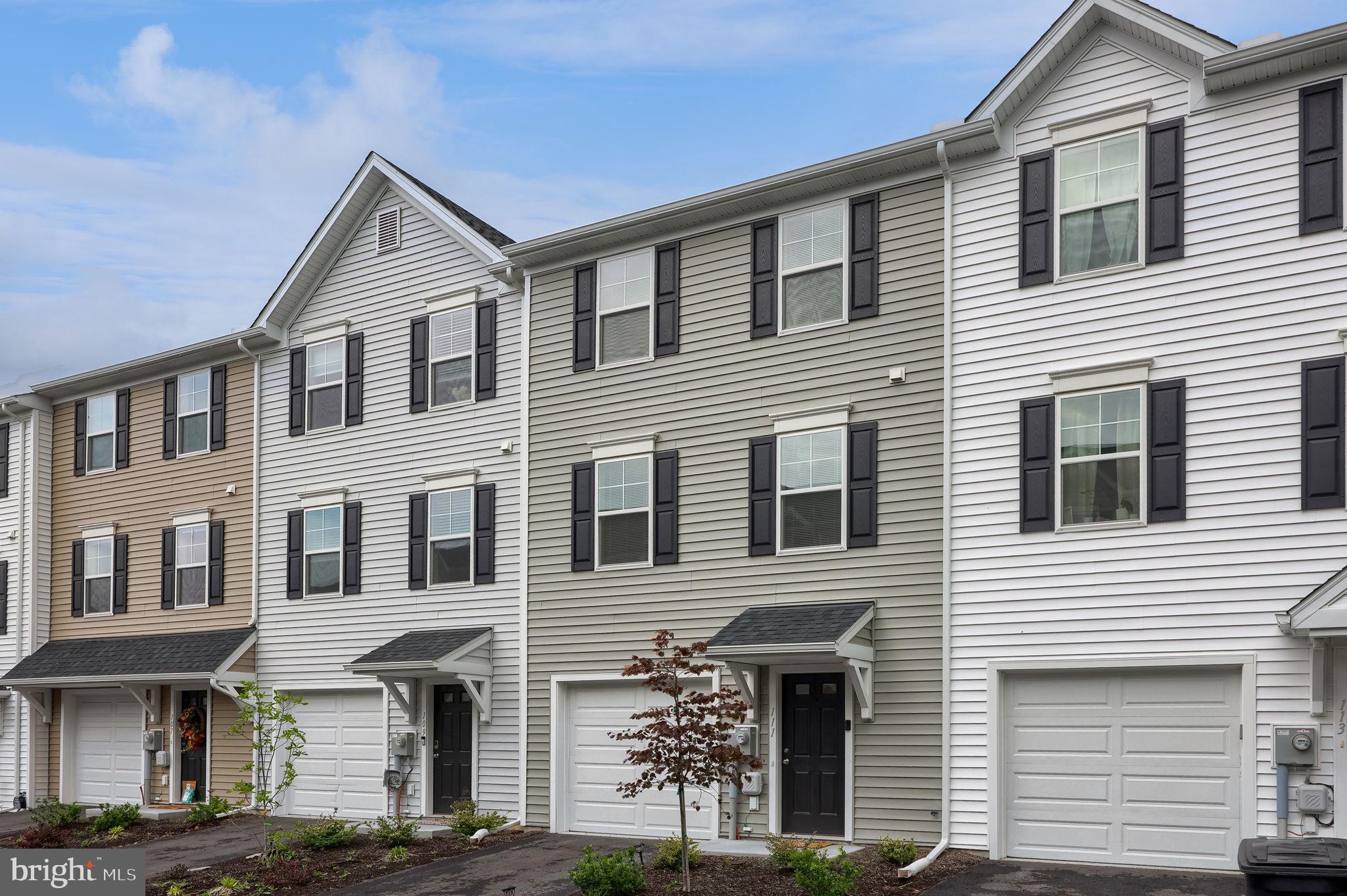 FAIRVIEW SQUARE - Residential