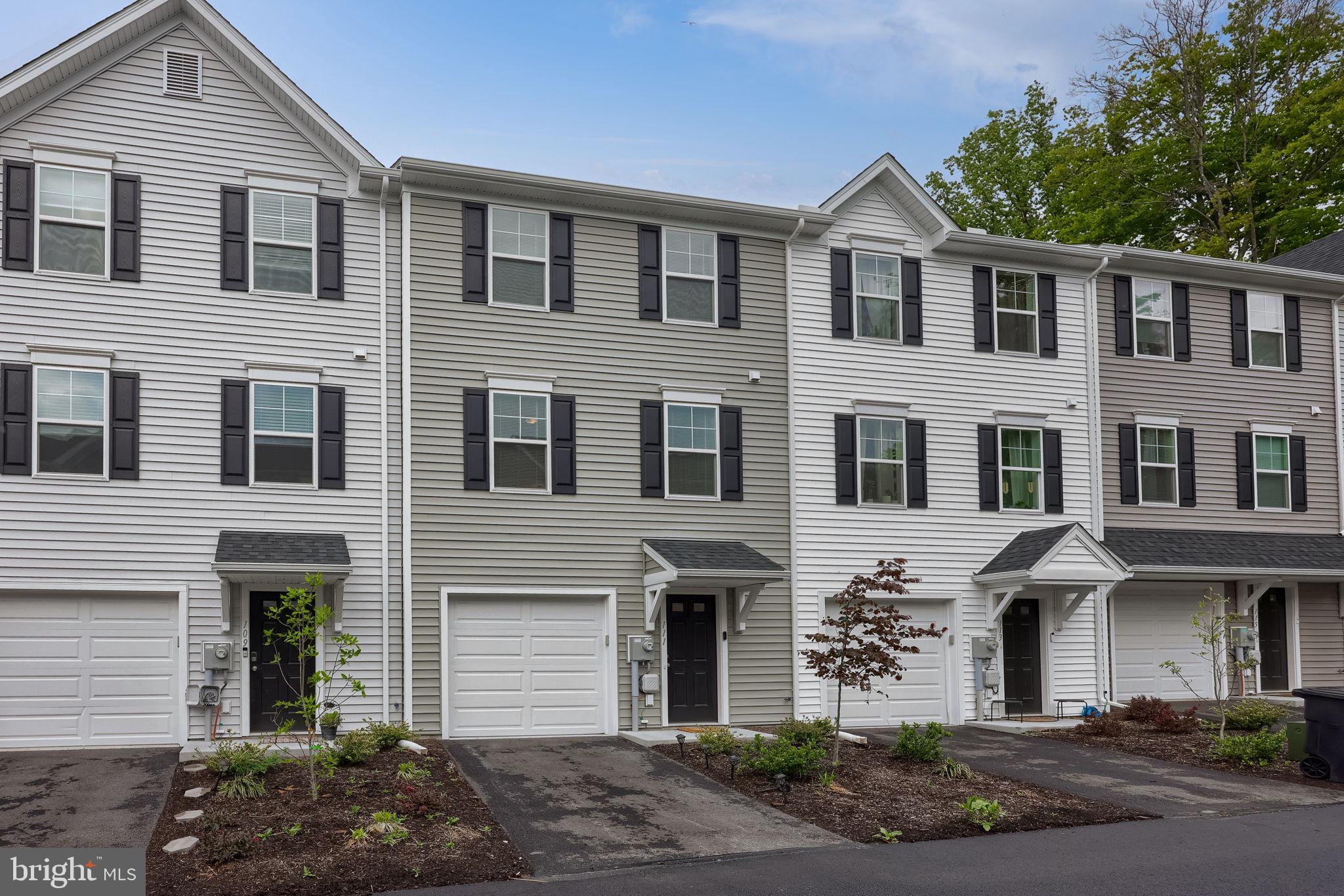 FAIRVIEW SQUARE - Residential