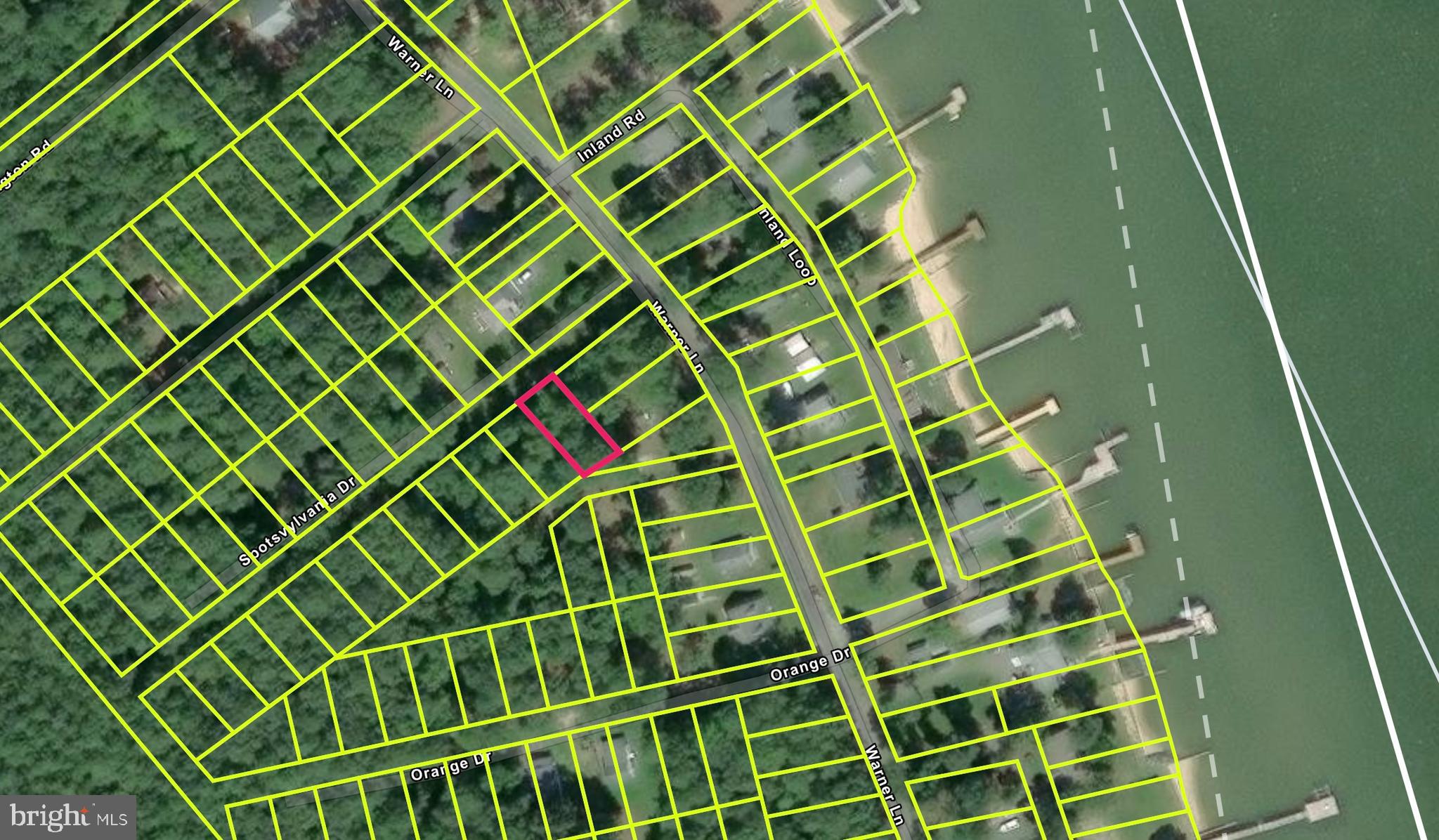 Wonderful .10 acre lot to build your vacation home or weekend getaway at Ragged Point Beach!  Just 4 Miles from Coles Point Marina, where you'll have access to campgrounds,  bungalows, and boat storage. Just 2 blocks from the beach!