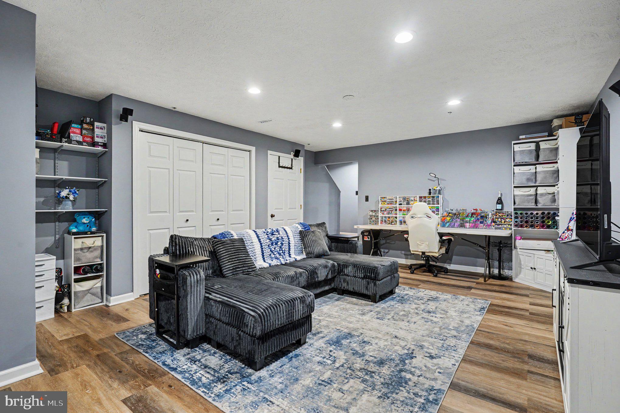 FARMINGTON VILLAGE - Residential