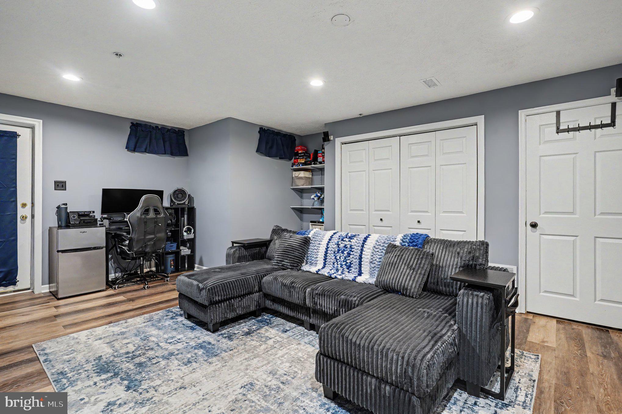FARMINGTON VILLAGE - Residential