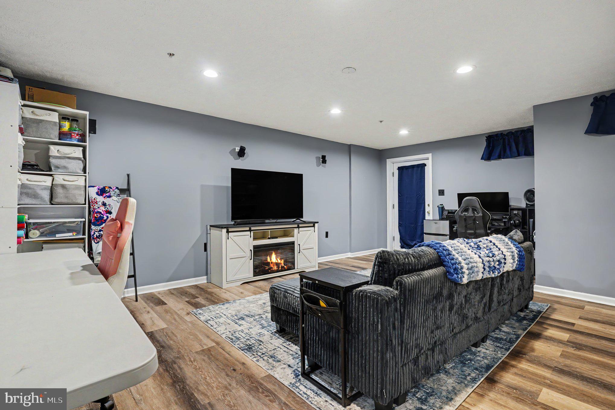 FARMINGTON VILLAGE - Residential