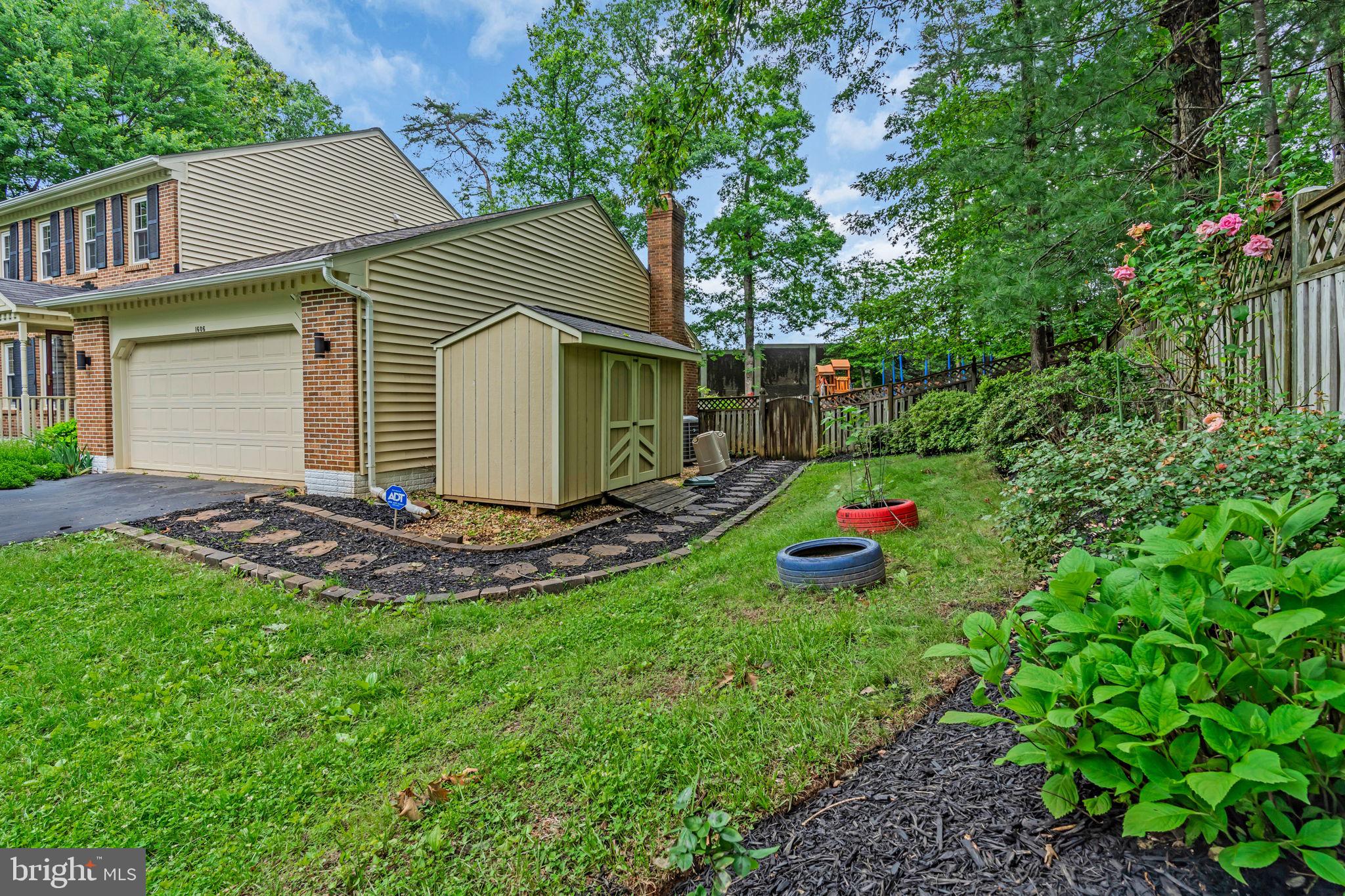 BLUFFS OF WOLF TRAP - Residential