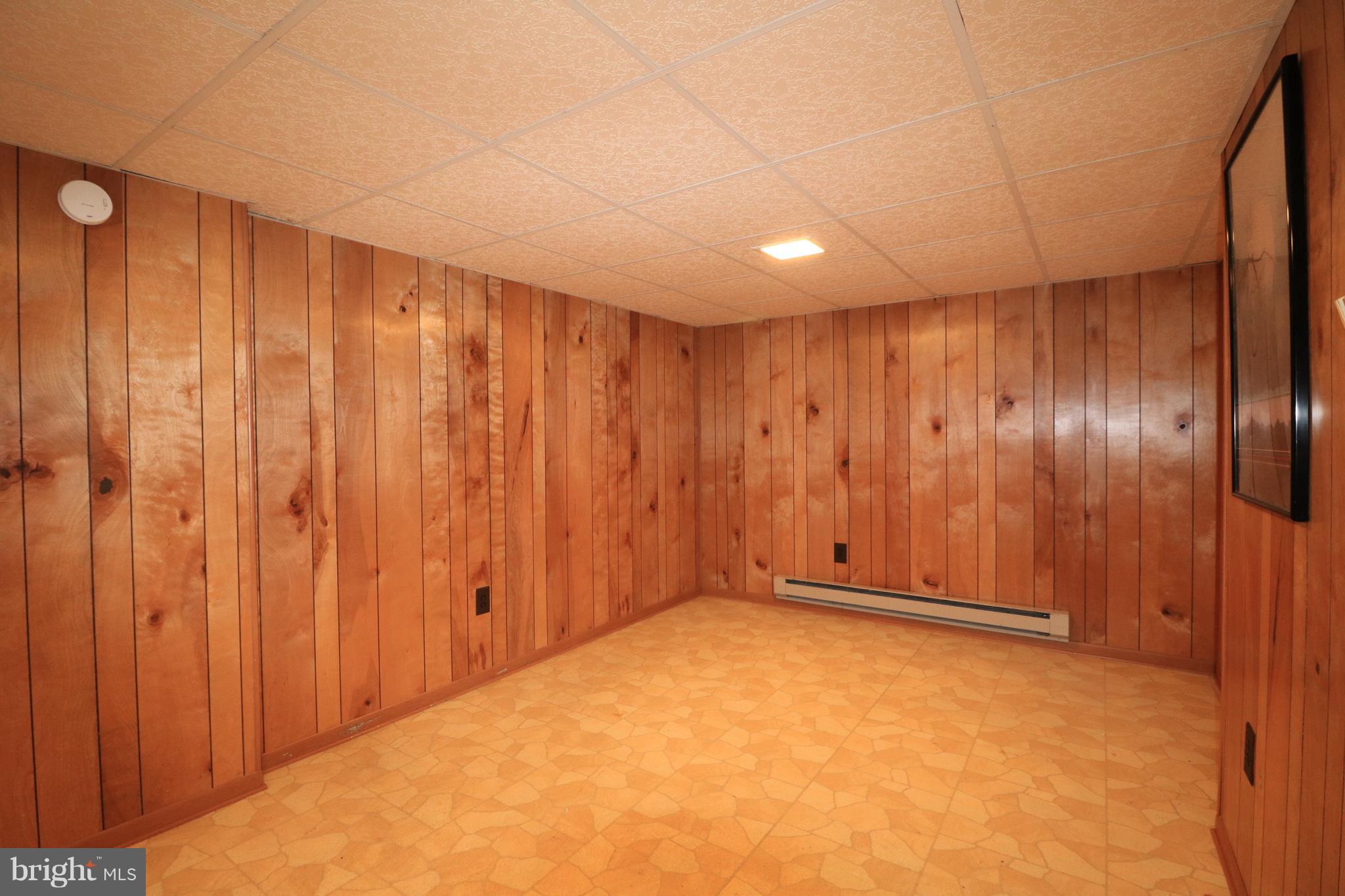 NEWPORT ESTATES - Residential Lease