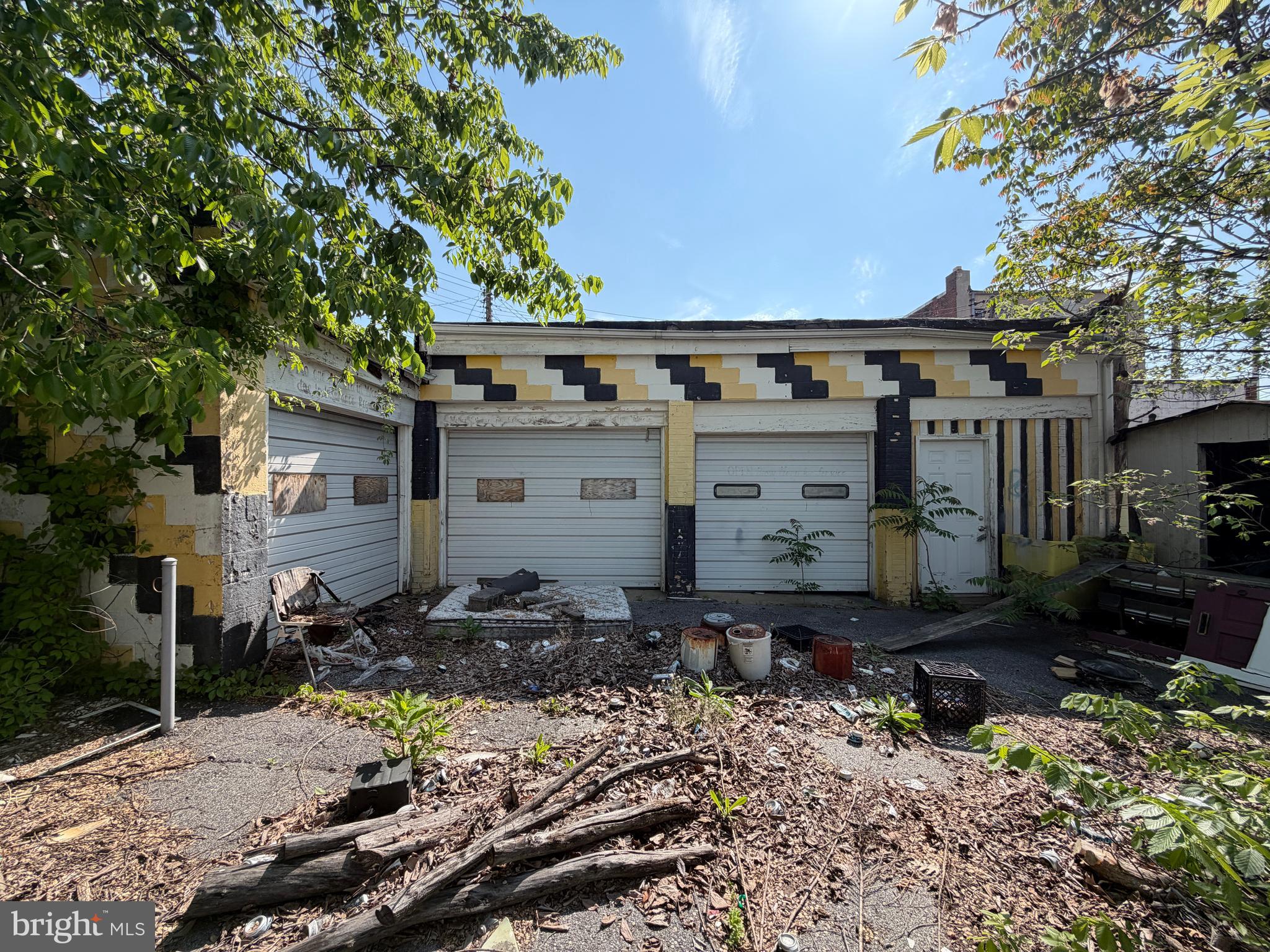 ONLINE AUCTION: This auction takes place on the Ashland Auction Group Website Bidding Platform. Bidding begins 6/8/2026 @ 12:00 PM. Bidding ends 6/10/2026 @ 11:30 AM. List Price is Suggested Opening Bid. Deposit: $15,000.

Single-Story mixed-use building located in the Abell area. Appears to contain a garage/automotive space, and a separate commercial space.
JUST BLOCKS to Johns Hopkins University.
Easy access to major traffic artery Greenmount Ave.
Property is vacant.