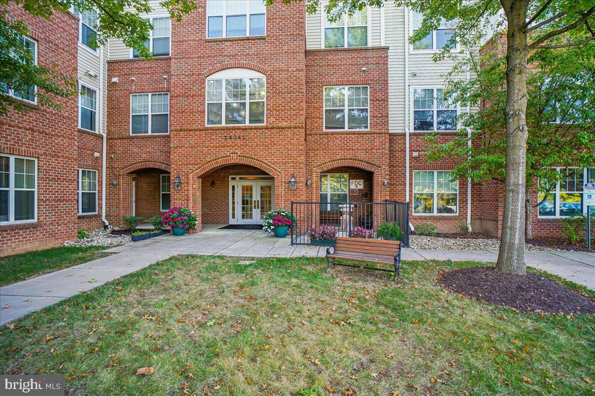 KINGS CROSSING - Residential