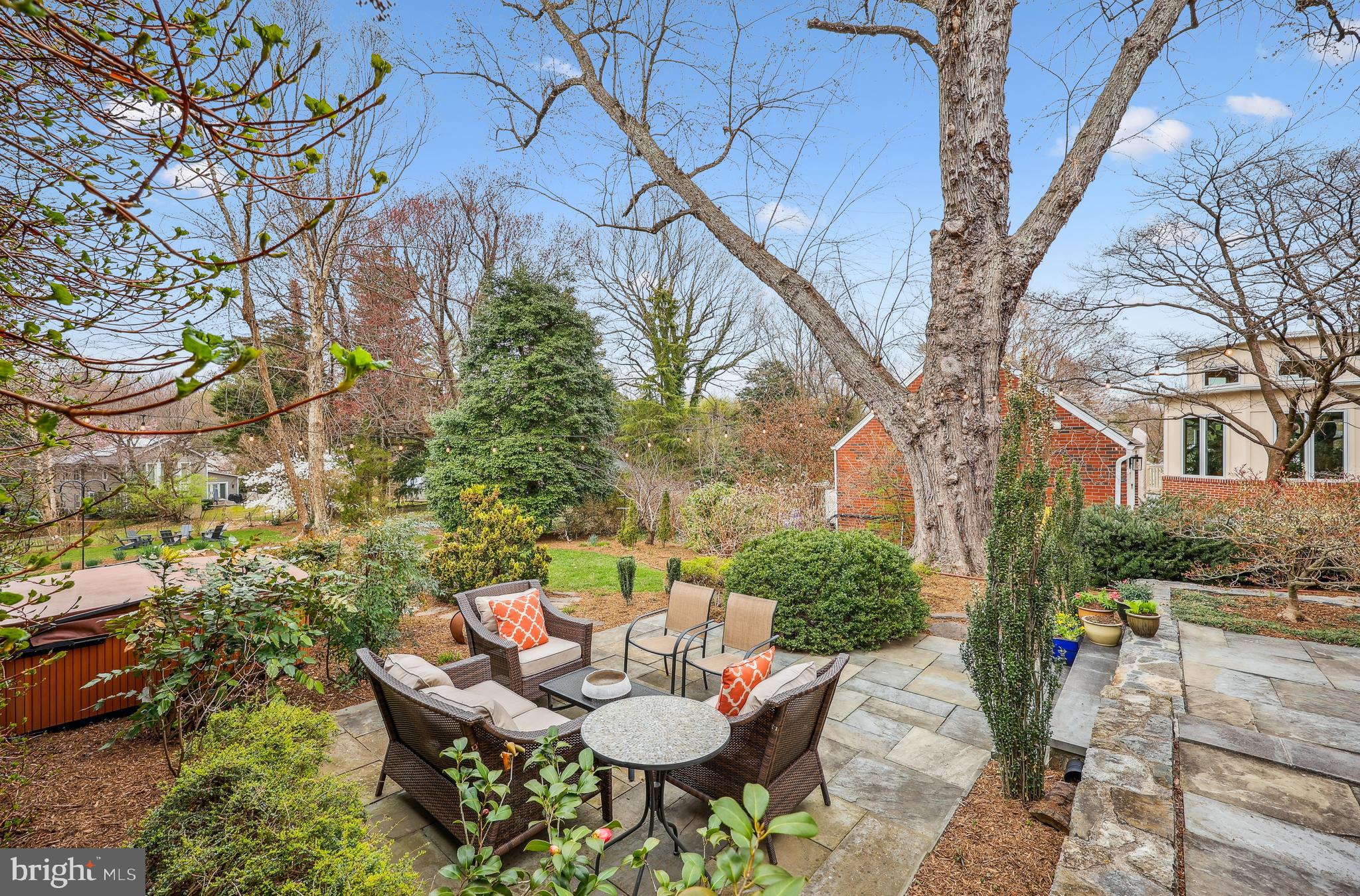 WOODSIDE PARK - Residential