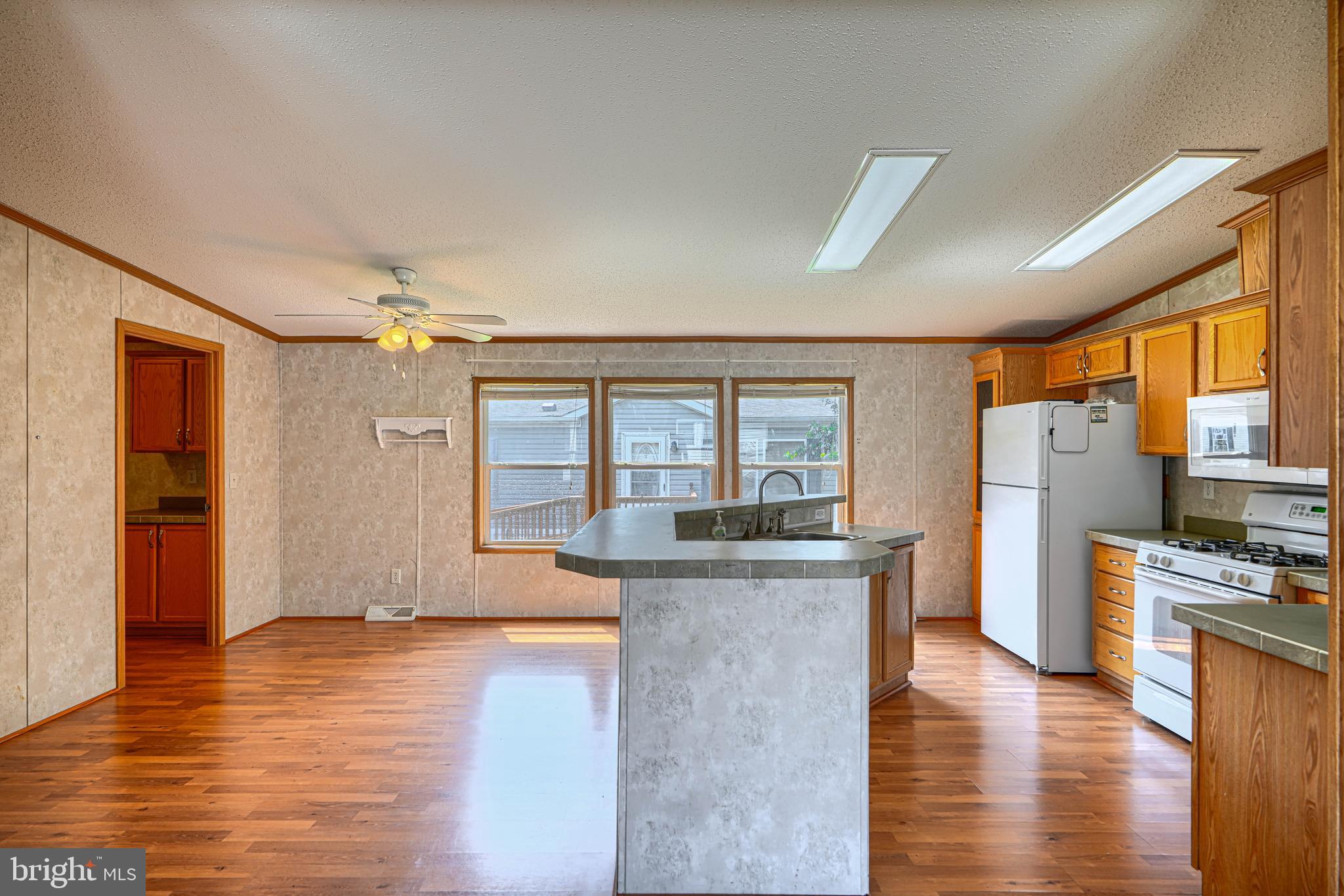 BISCAYNE BAY VILLAGE - Residential