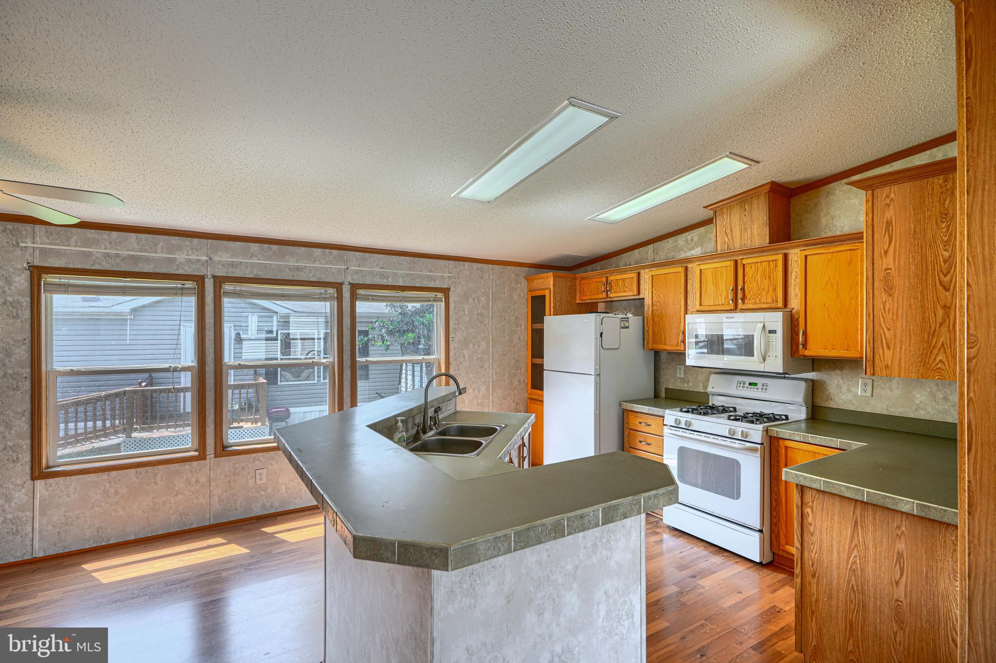 BISCAYNE BAY VILLAGE - Residential