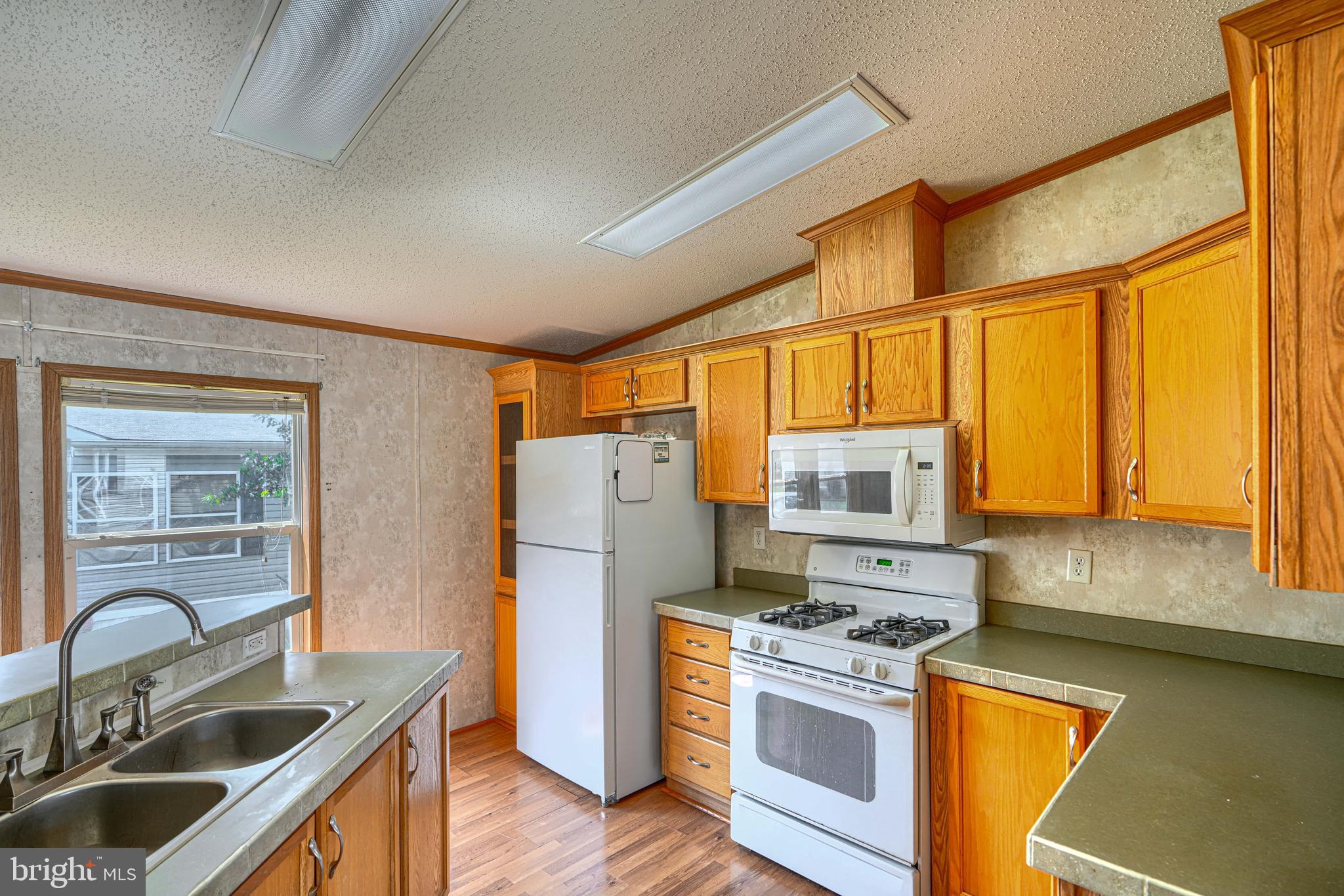 BISCAYNE BAY VILLAGE - Residential
