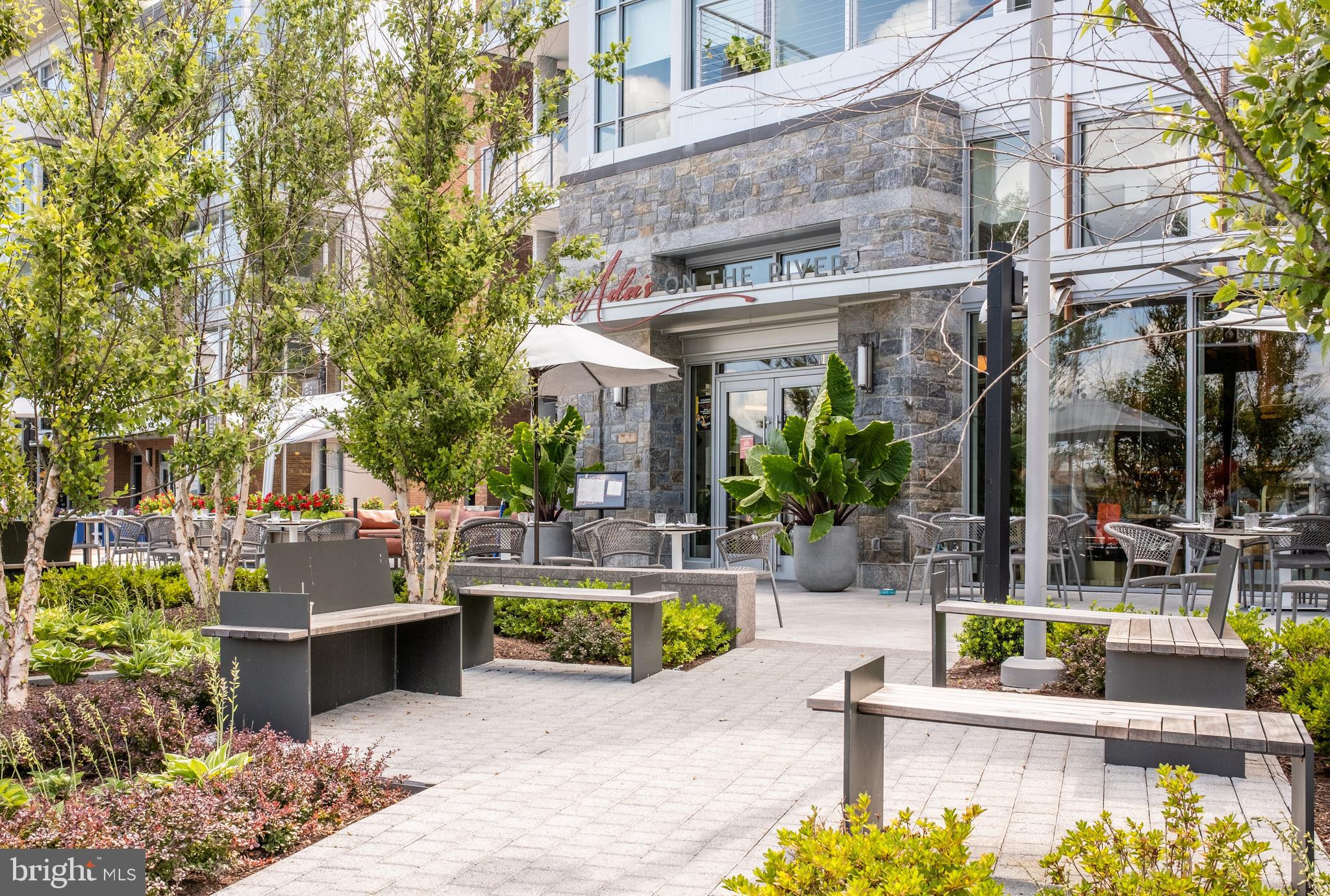 QUEENS ROW - Residential