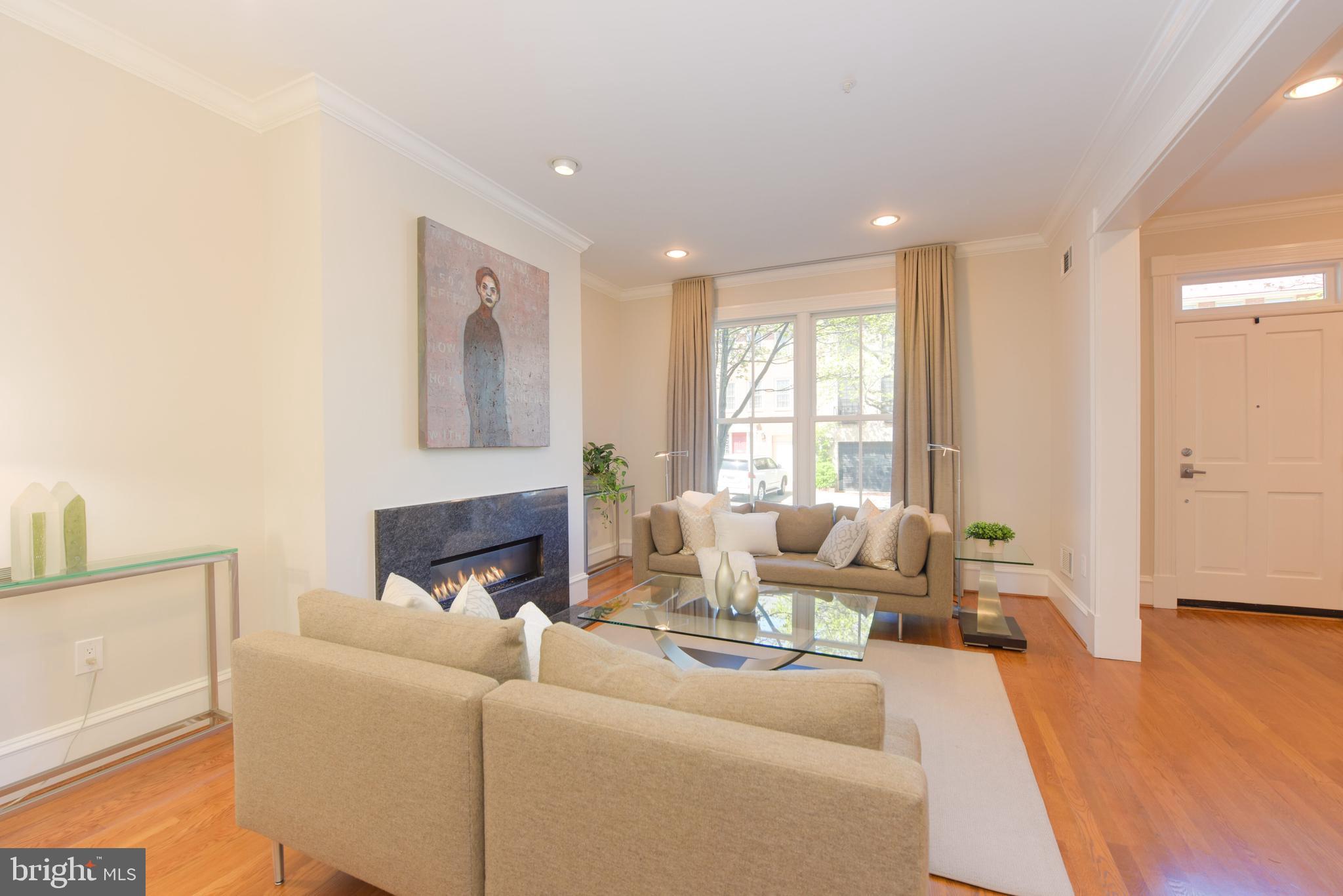 QUEENS ROW - Residential