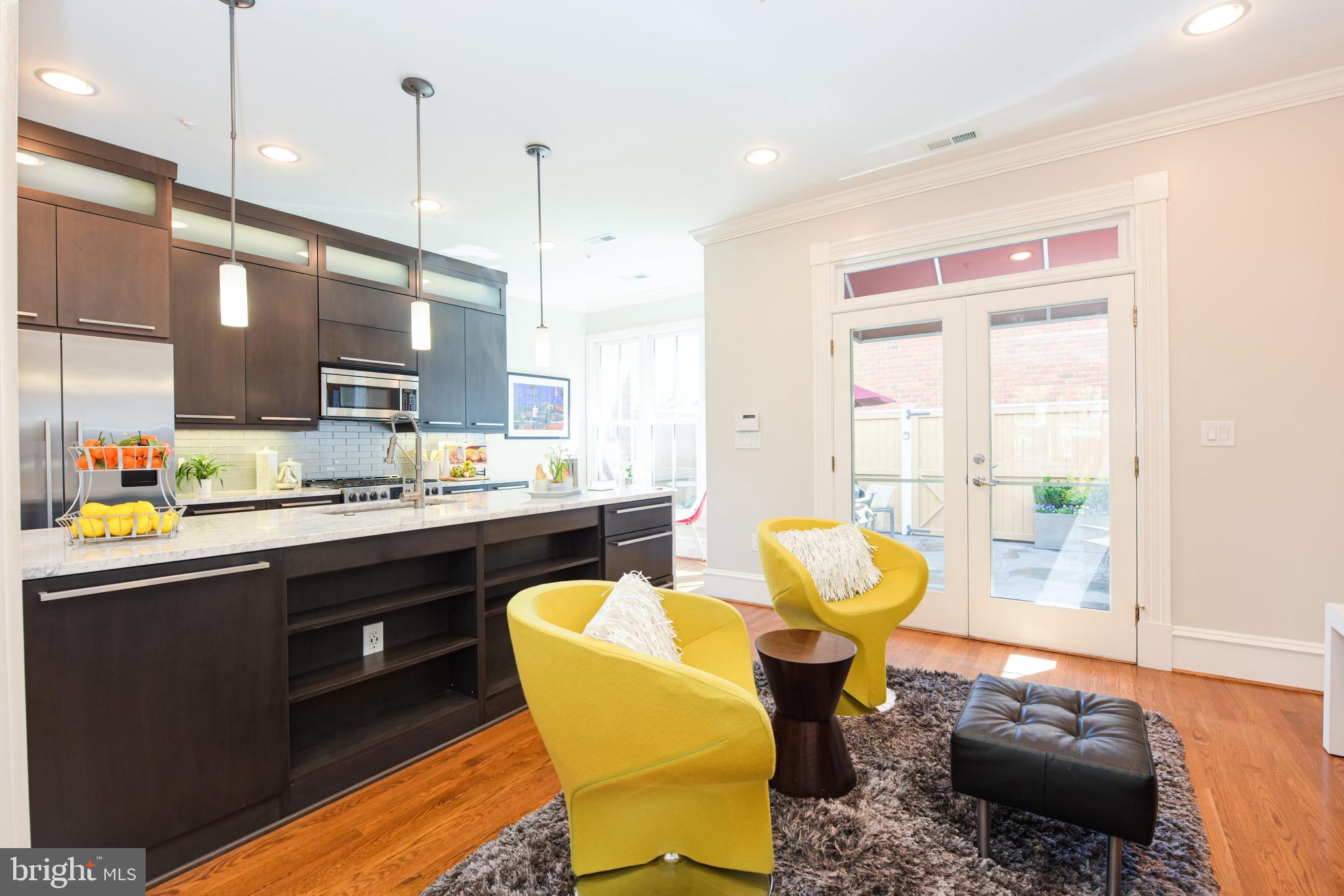 QUEENS ROW - Residential