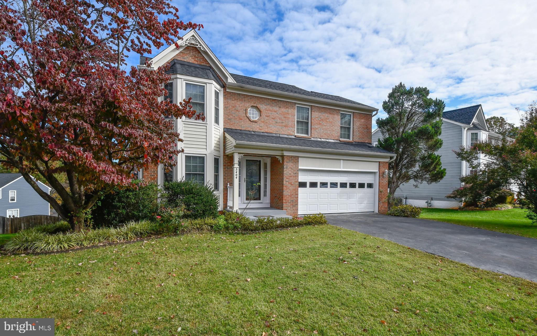 Back ACTIVE pending release! Welcome Home! 5 Bedroom/3.5 Bath brick-front beauty on a fully finished  walkout basement! New roof and gutters in 2017, new  HVAC system in 2017, new garage door and kitchen upgrade all done in 2017 as well!  Highlights include: Granite countertops, Luxury Vinyl Plank Flooring, Stainless steel appliances, Gleaming Hardwood flooring, vaulted ceilings, full brick gas fireplace, enormous rear deck with fantastic gazebo, detailed moldings throughout, bay windows, fully fenced-in rear yard, large  2 car garage and spacious owner's suite with vaulted ceiling and the nicely outfitted owner's bathroom featuring dual vanity, luxury vinyl plank flooring, relaxing soaking tub and separate shower!Stratford Glen is an established community within minutes of rt 234 and I-95, close to the Woodbridge VRE train, close to Marine Corps Base Quantico , an easy drive to Ft Belvoir, and also quick access to commuter lots, hospitals  grocery store around the corner and tons of shopping and restaurants around Potomac Mills and Stonebridge at Potomac Center! With all these features combined with it's great location it is easy to see that this home is.....your perfect choice!