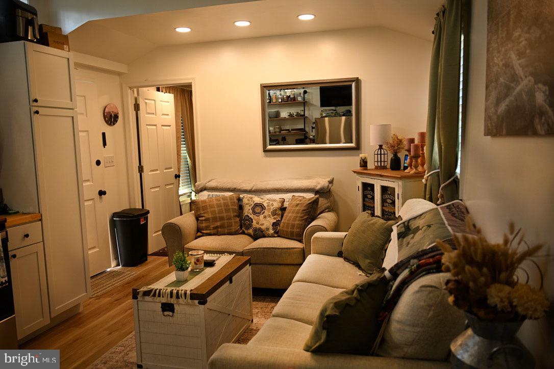 PARKS HOLLOW - Residential