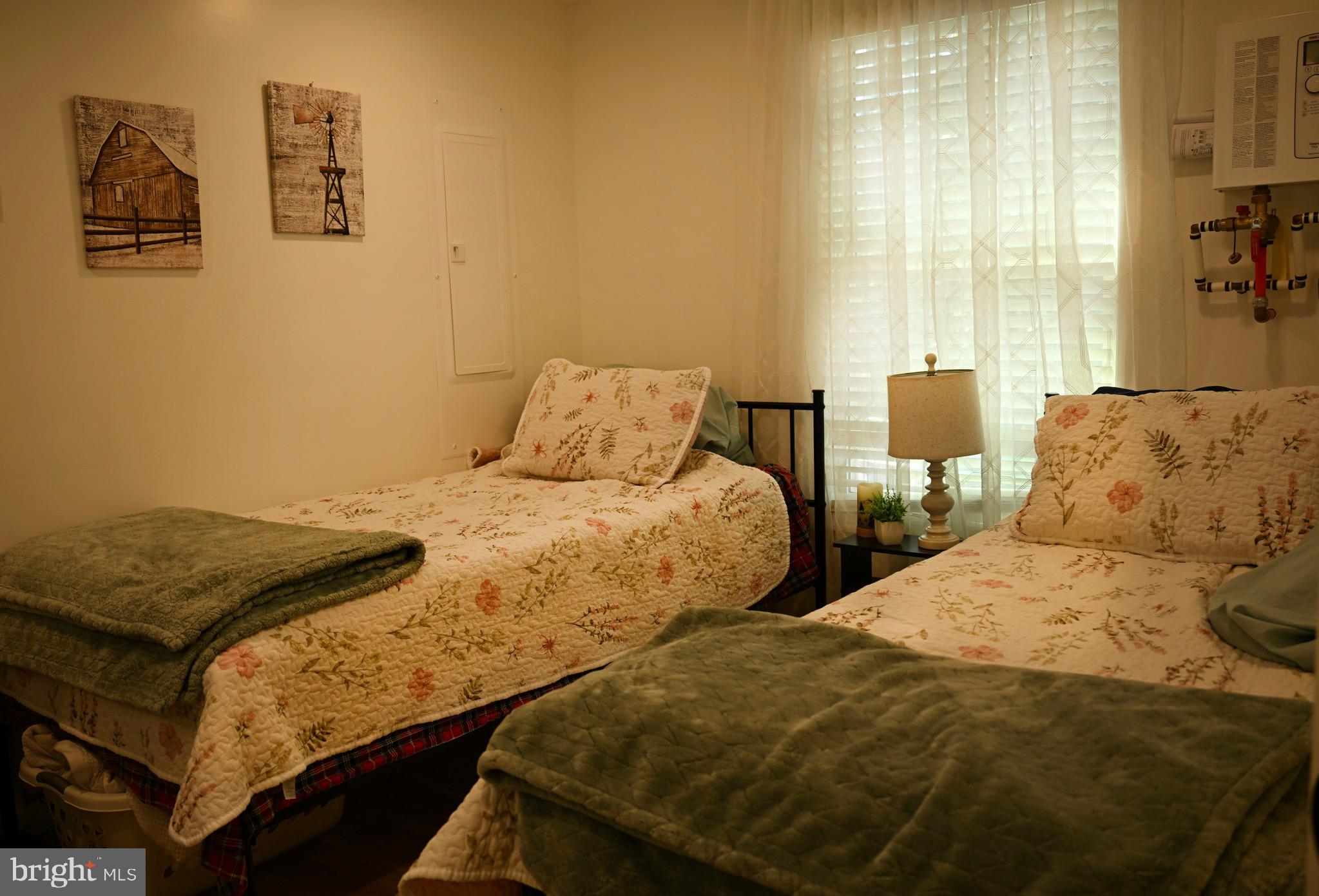 PARKS HOLLOW - Residential