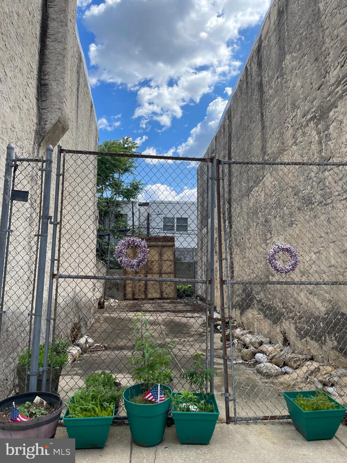 CALLING ALL BUILDERS! Lot for sale on a nice Pennsport block. Not too many lots left in the area for development.  Measuring 14 x 47, drive by and make an offer!