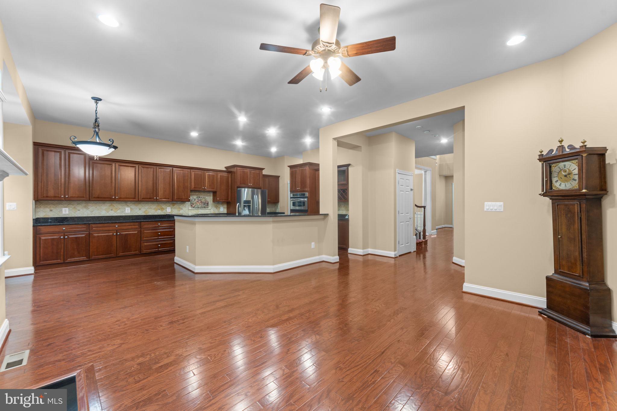 LOWES ISLAND - Residential