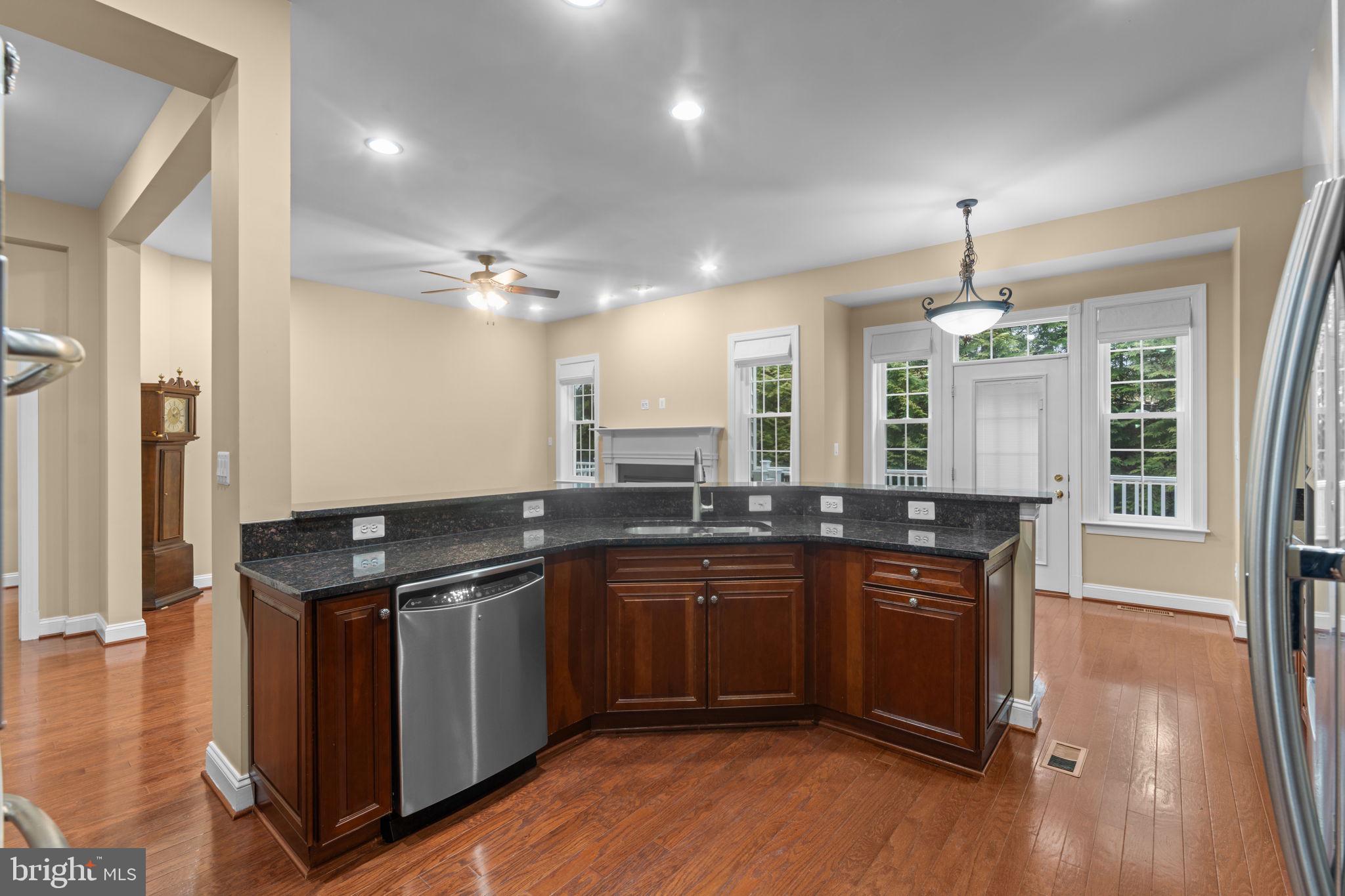 LOWES ISLAND - Residential