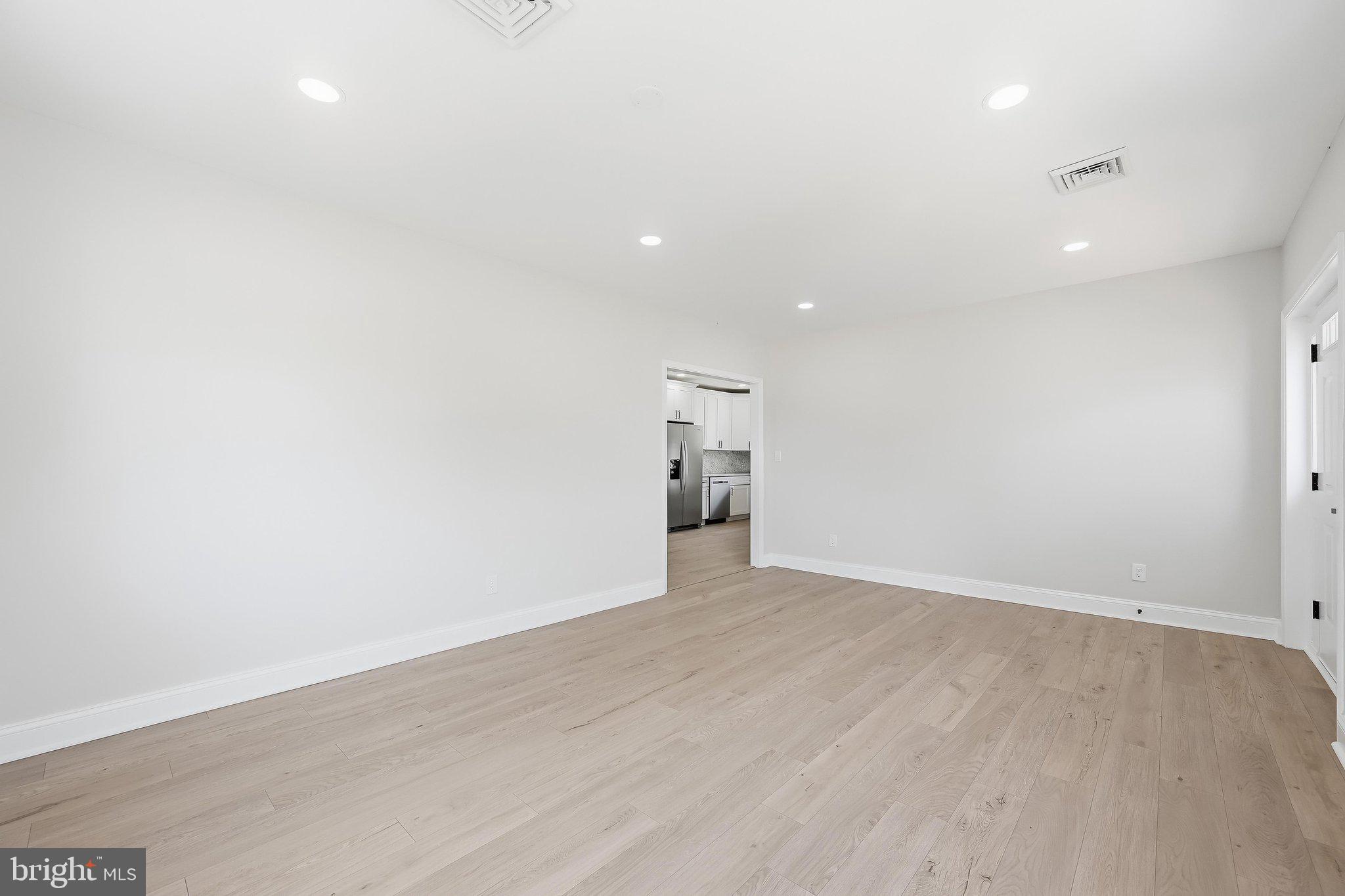 SILVER SANDS - Residential