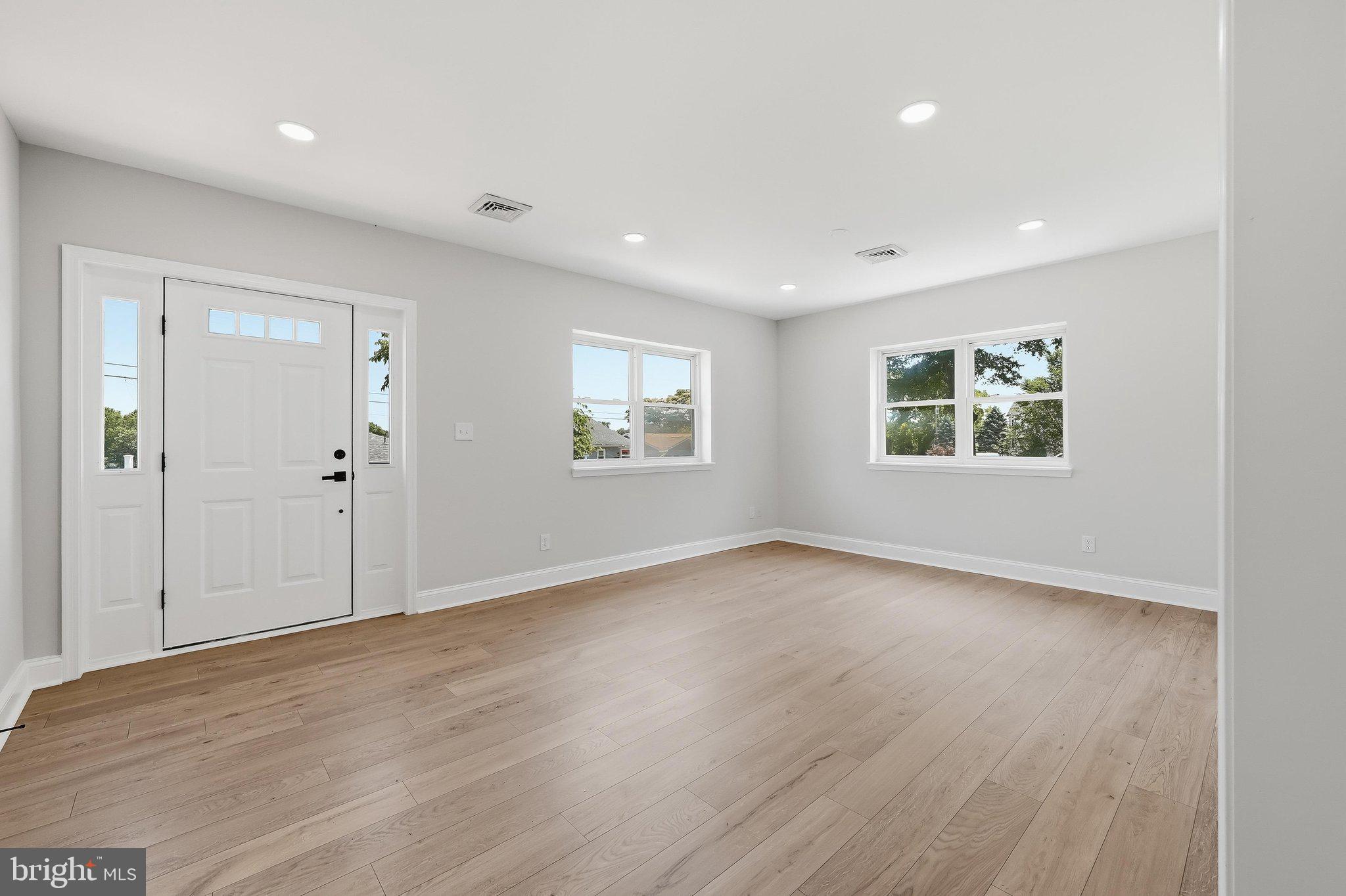SILVER SANDS - Residential