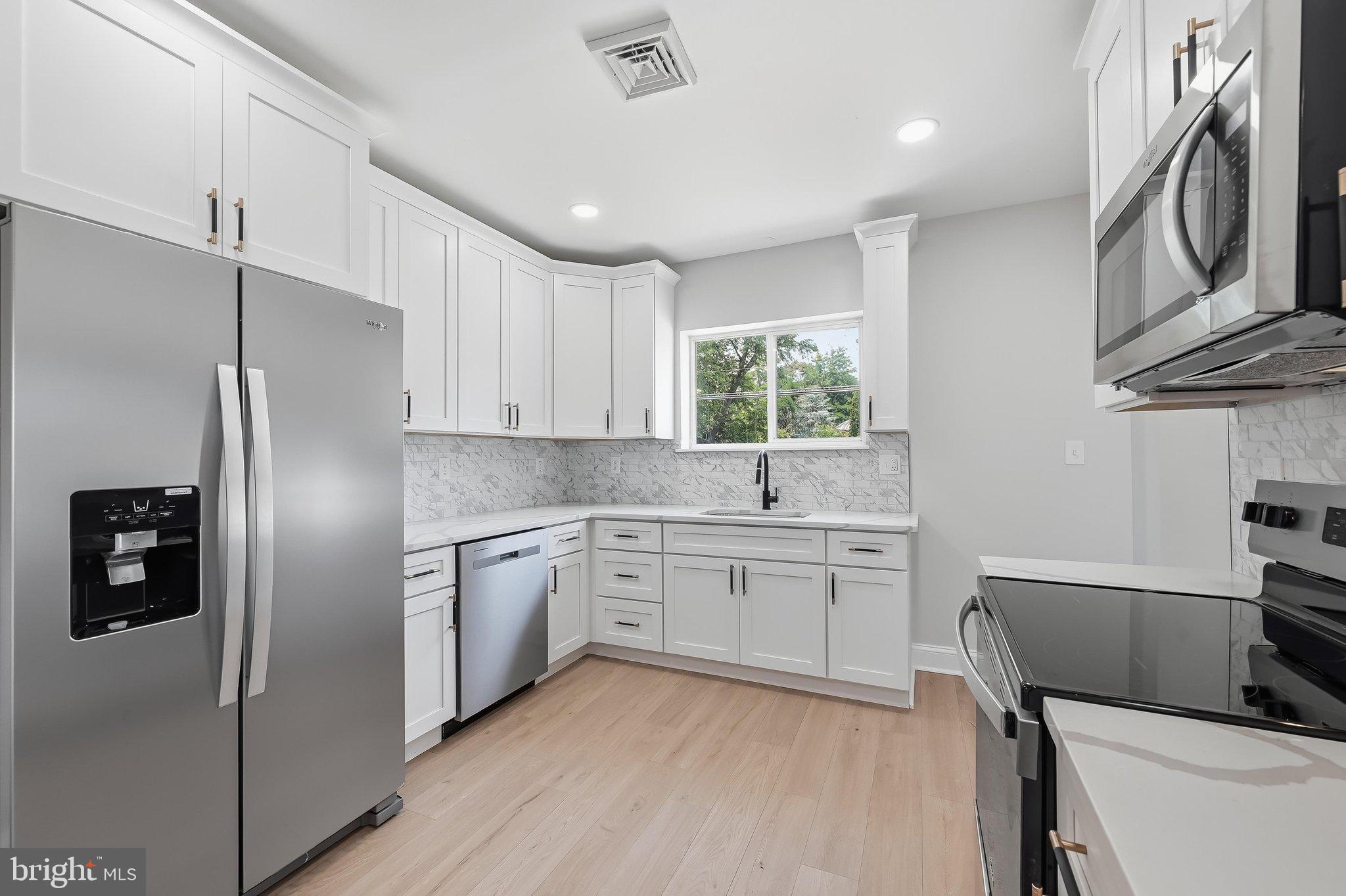 SILVER SANDS - Residential