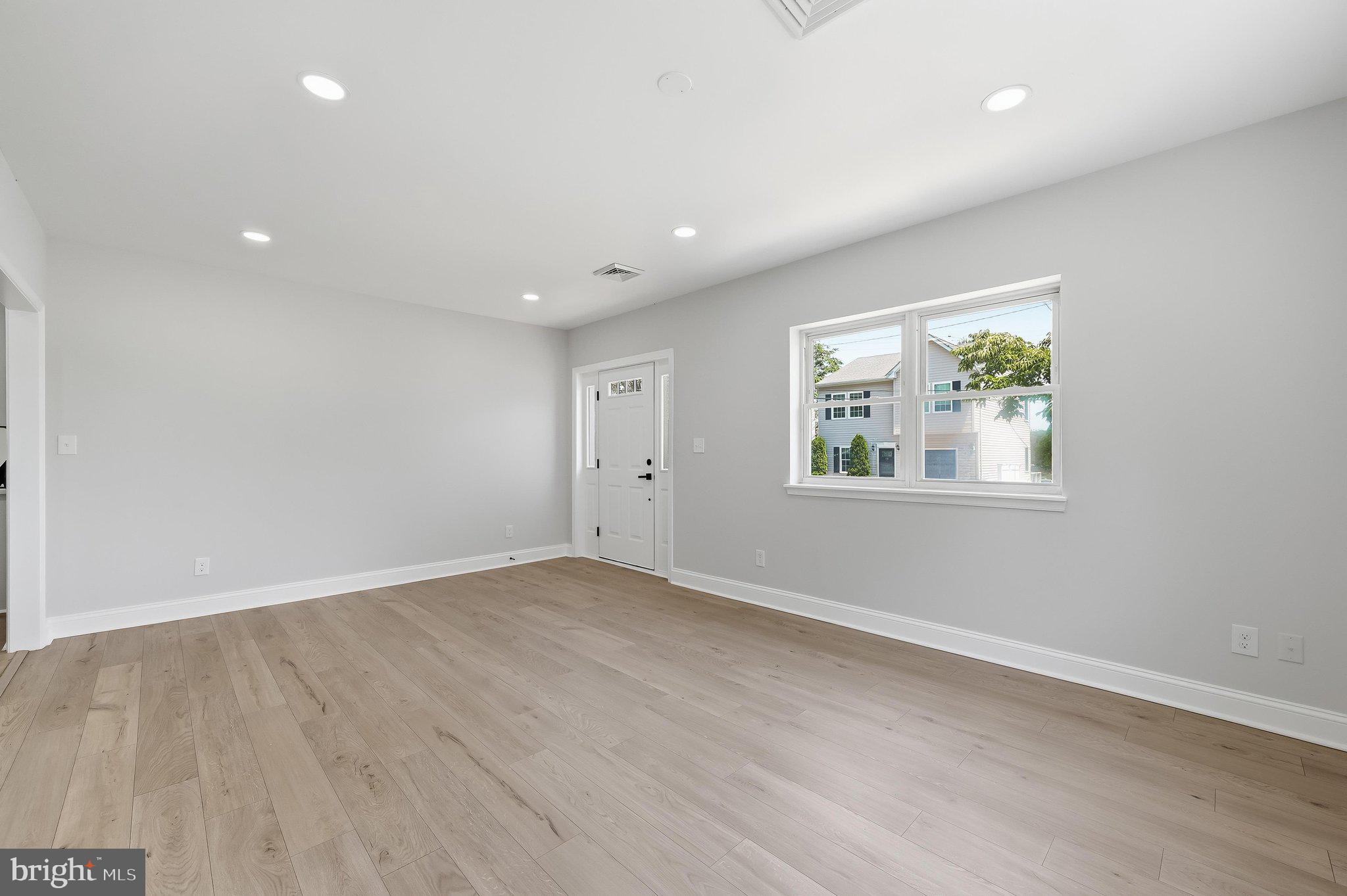 SILVER SANDS - Residential