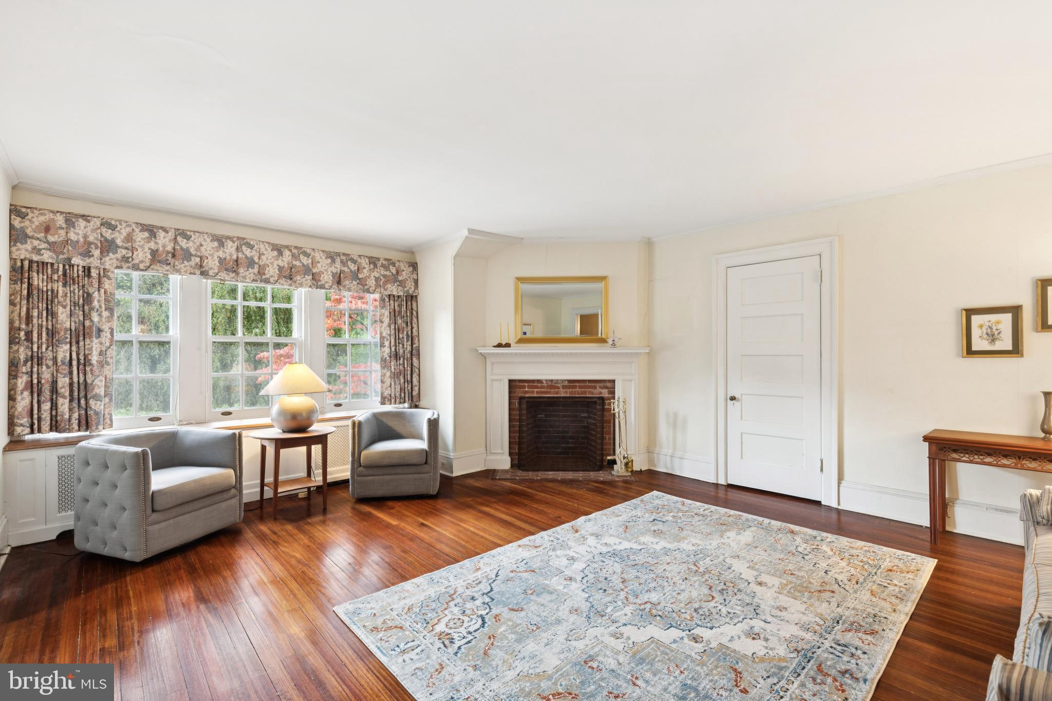 CHESTNUT HILL - Residential