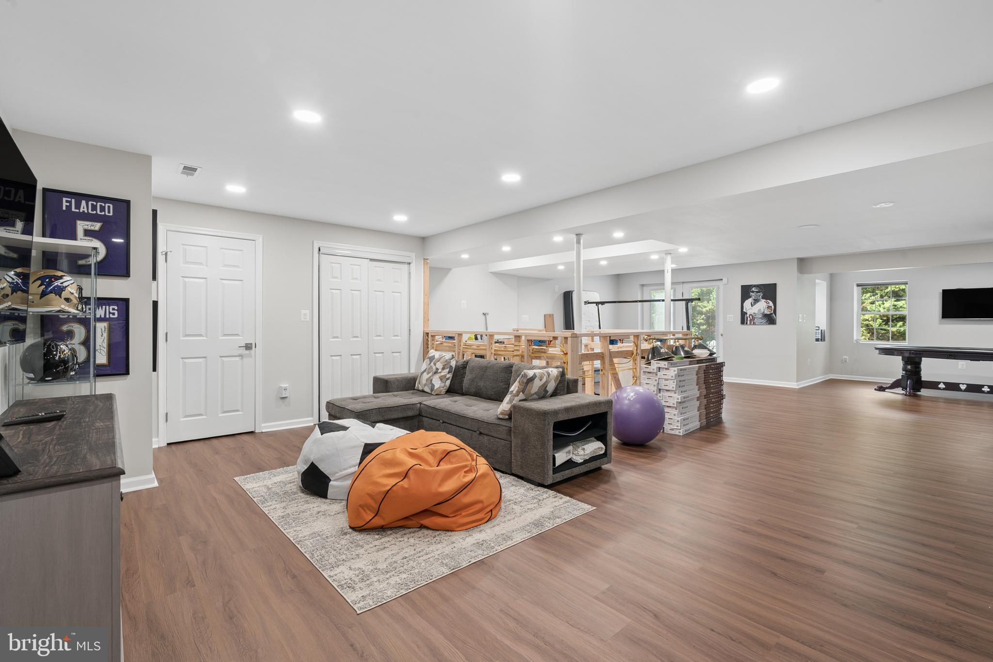 SHERLOCK HOLMES ESTATES - Residential