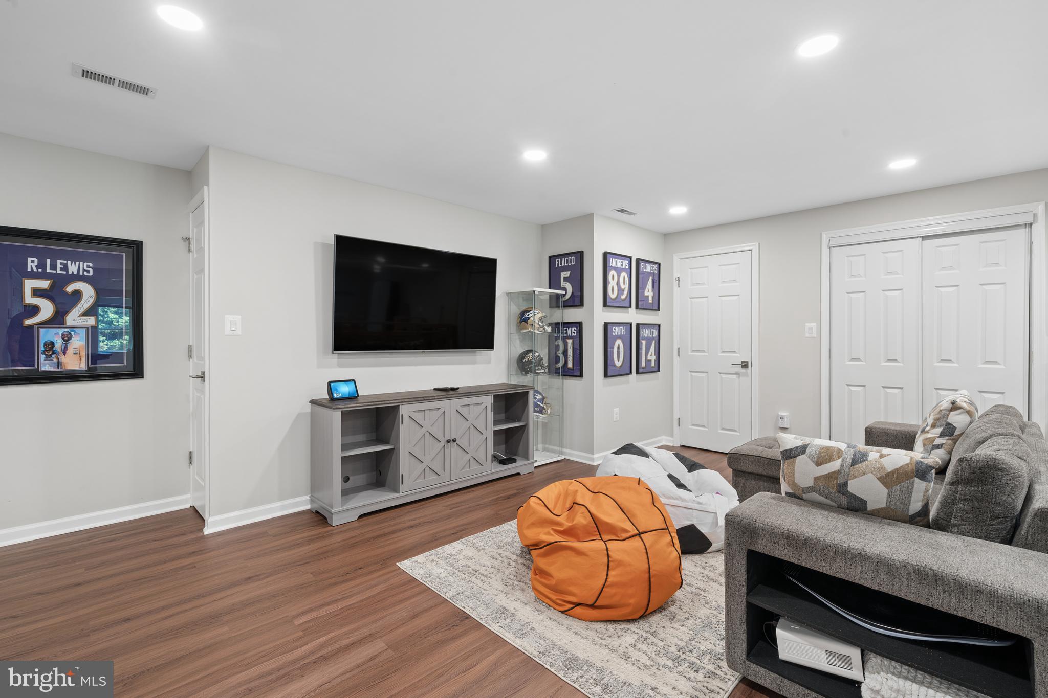 SHERLOCK HOLMES ESTATES - Residential