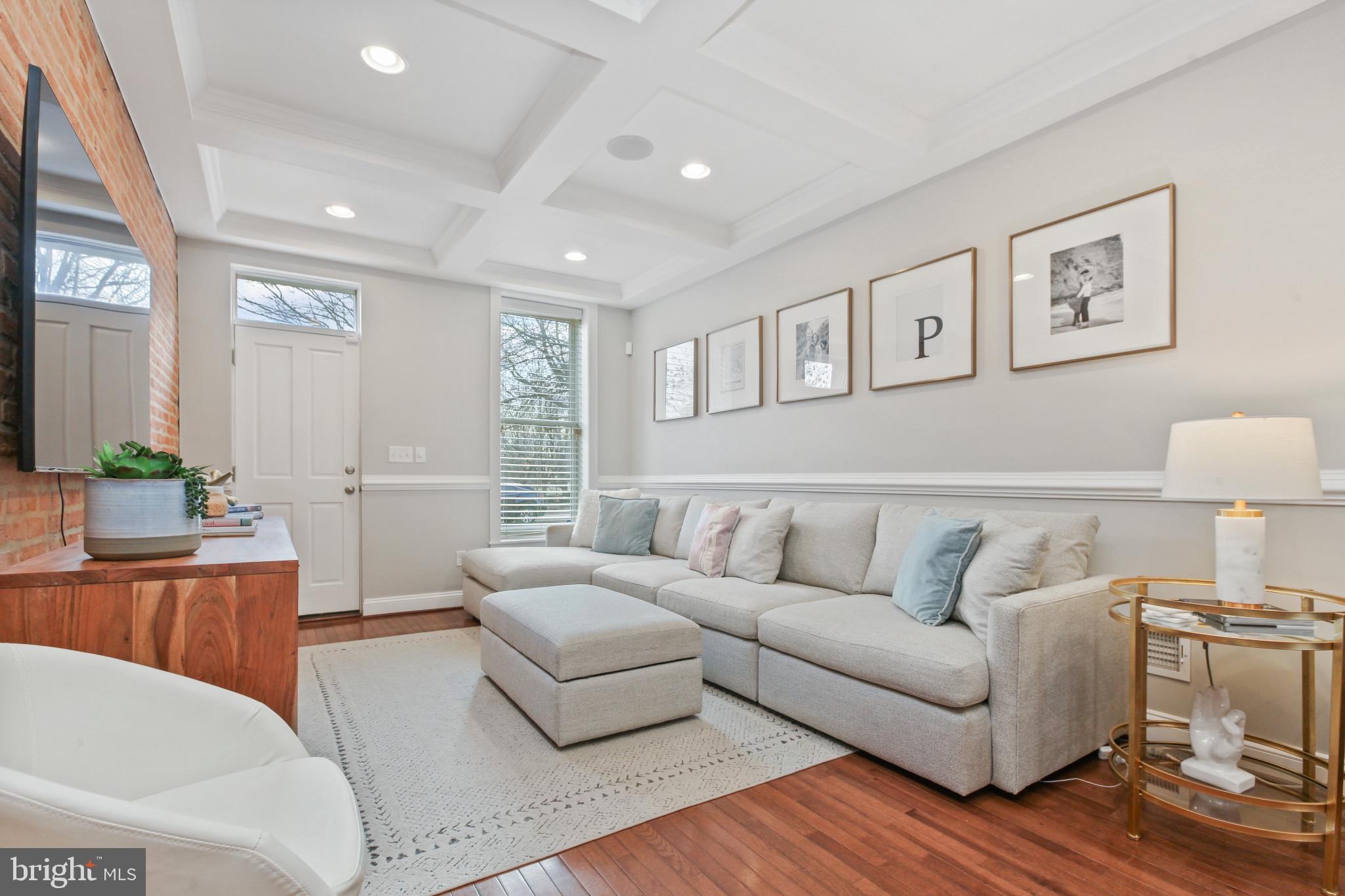 LOCUST POINT - Residential
