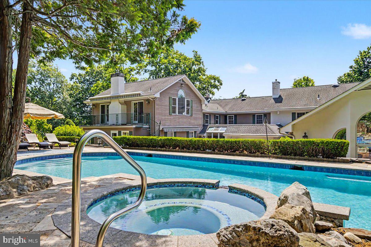 MOUNT EYRE MANOR - Residential