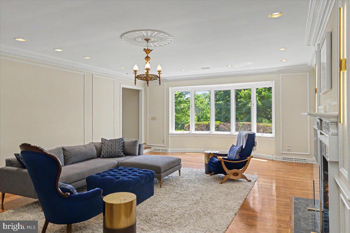 MOUNT EYRE MANOR - Residential