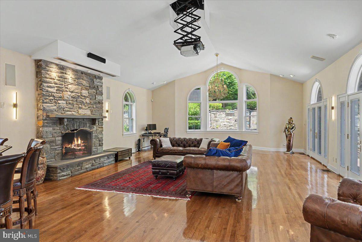 MOUNT EYRE MANOR - Residential