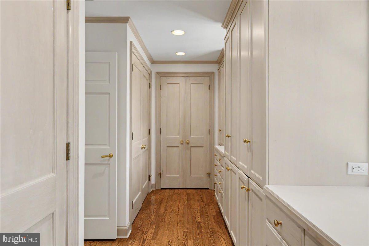 MOUNT EYRE MANOR - Residential
