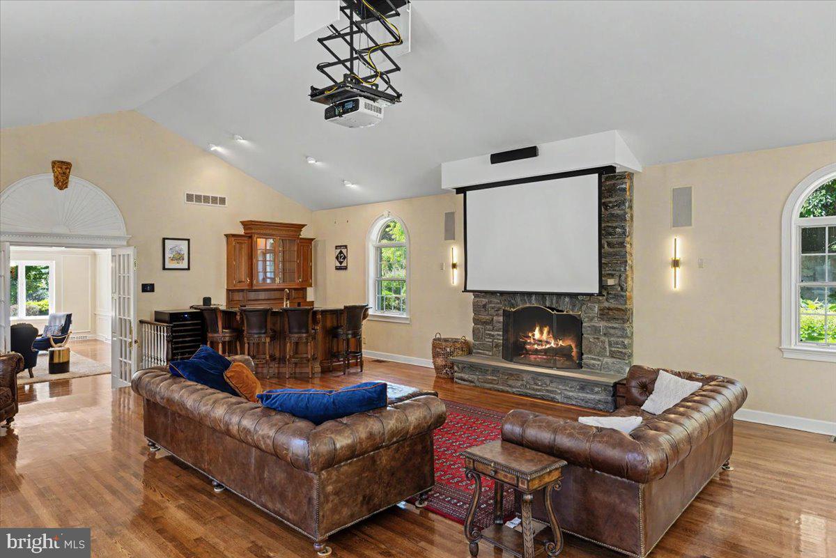 MOUNT EYRE MANOR - Residential