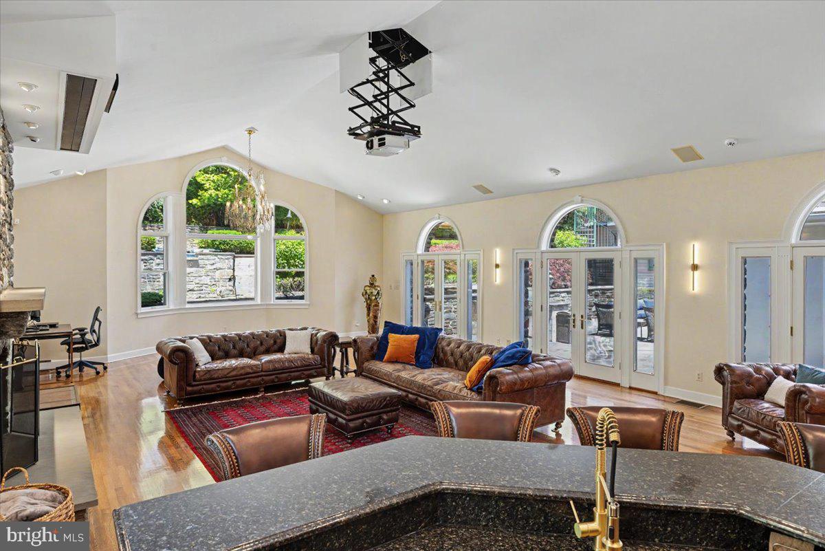 MOUNT EYRE MANOR - Residential