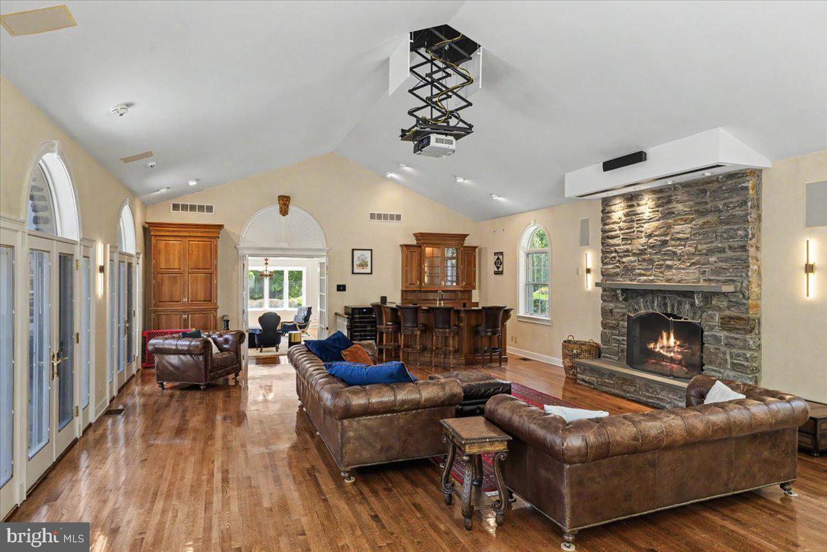 MOUNT EYRE MANOR - Residential