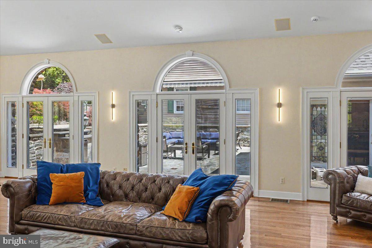 MOUNT EYRE MANOR - Residential