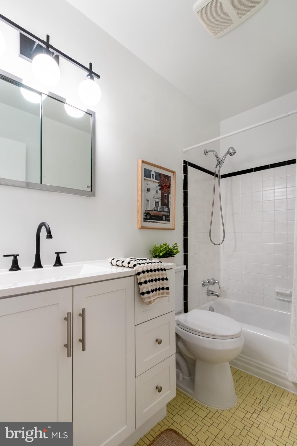 COLLEGE PARK ESTATES - Residential