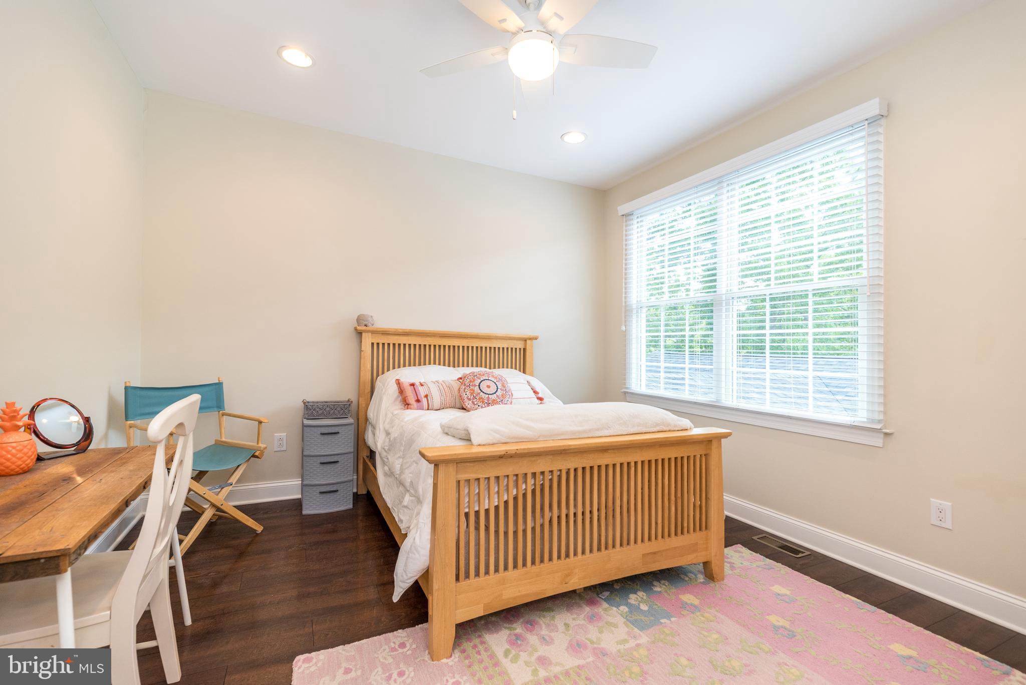 YARDLEY WALK - Residential