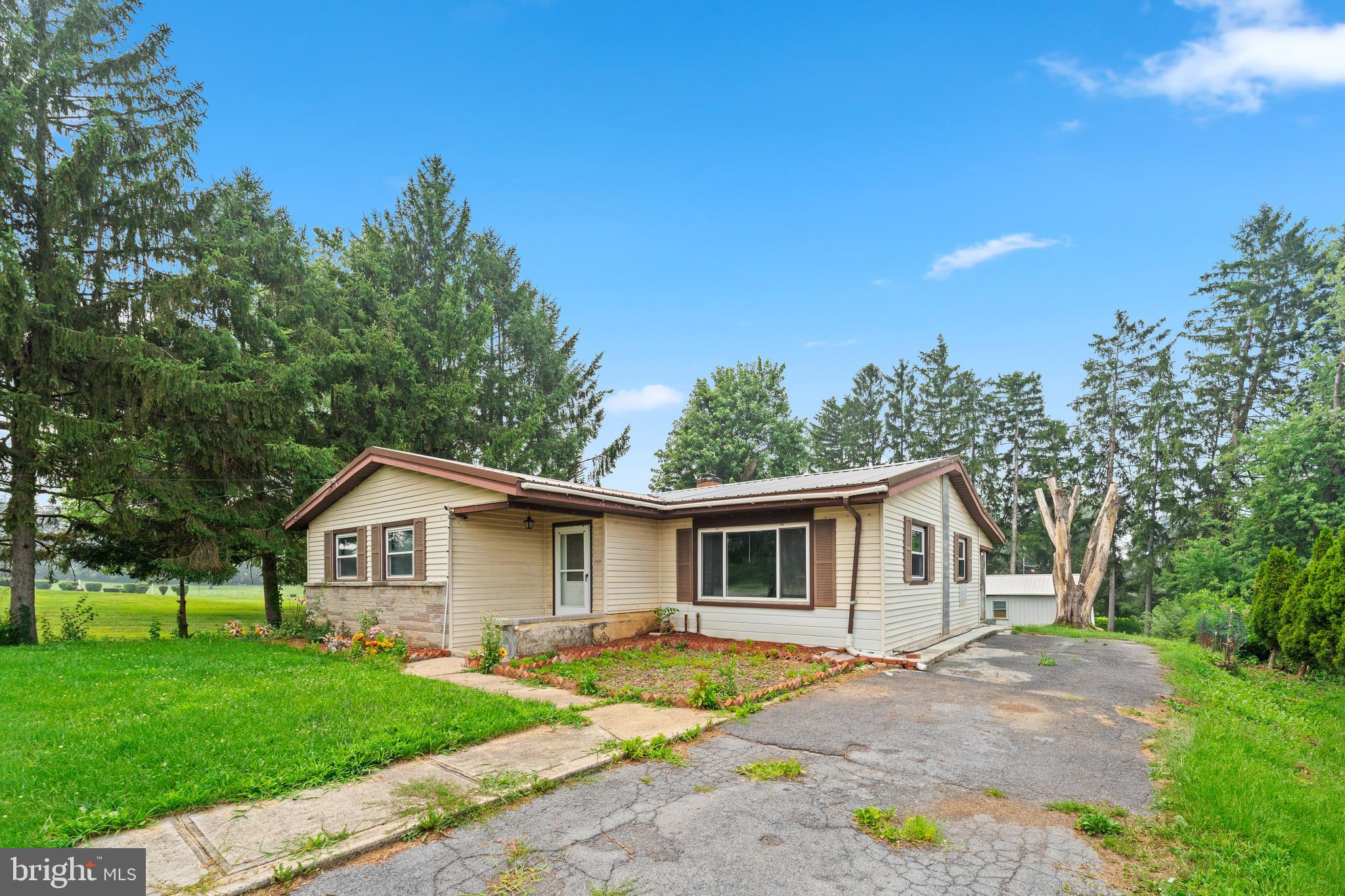 GREAT LOCATION for Residential or an in-home business! 3 BR, 1BA Ranch home in Carlisle. This property is zoned C-4 Neighborhood Commercial.