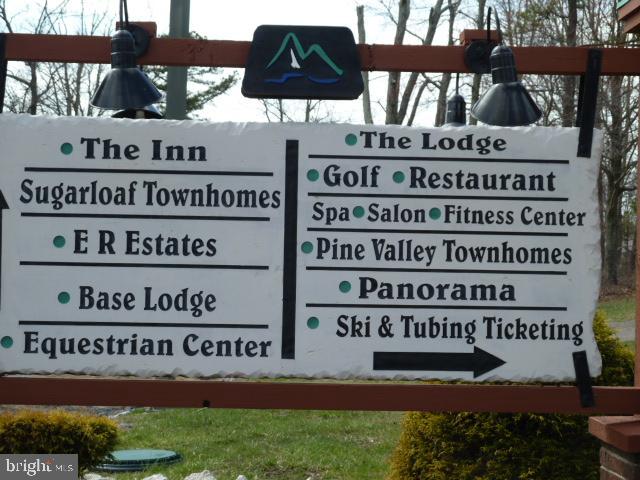 Great PAR 4 golf course lot overlooking the fairway and flag. This property is conveniently located near the entrance , the golf clubhouse, indoor swimmijng, basketball court, and winter skiing. The resort has many other amenities: 2 lakes, plus an esquestrian center. Located within 7 minutesa off I-81 and 15 minutes off I-80.
