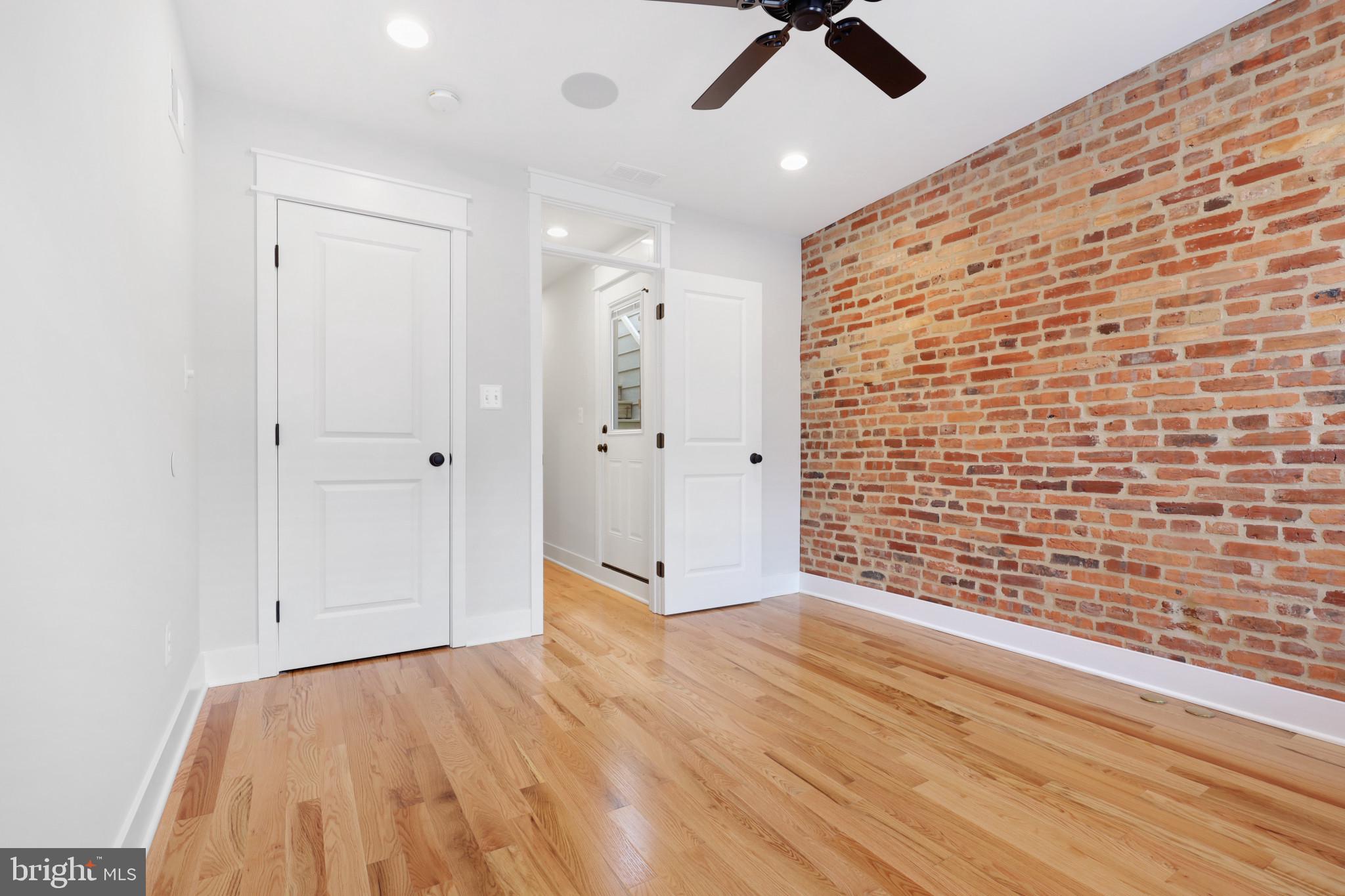 LOCUST POINT - Residential