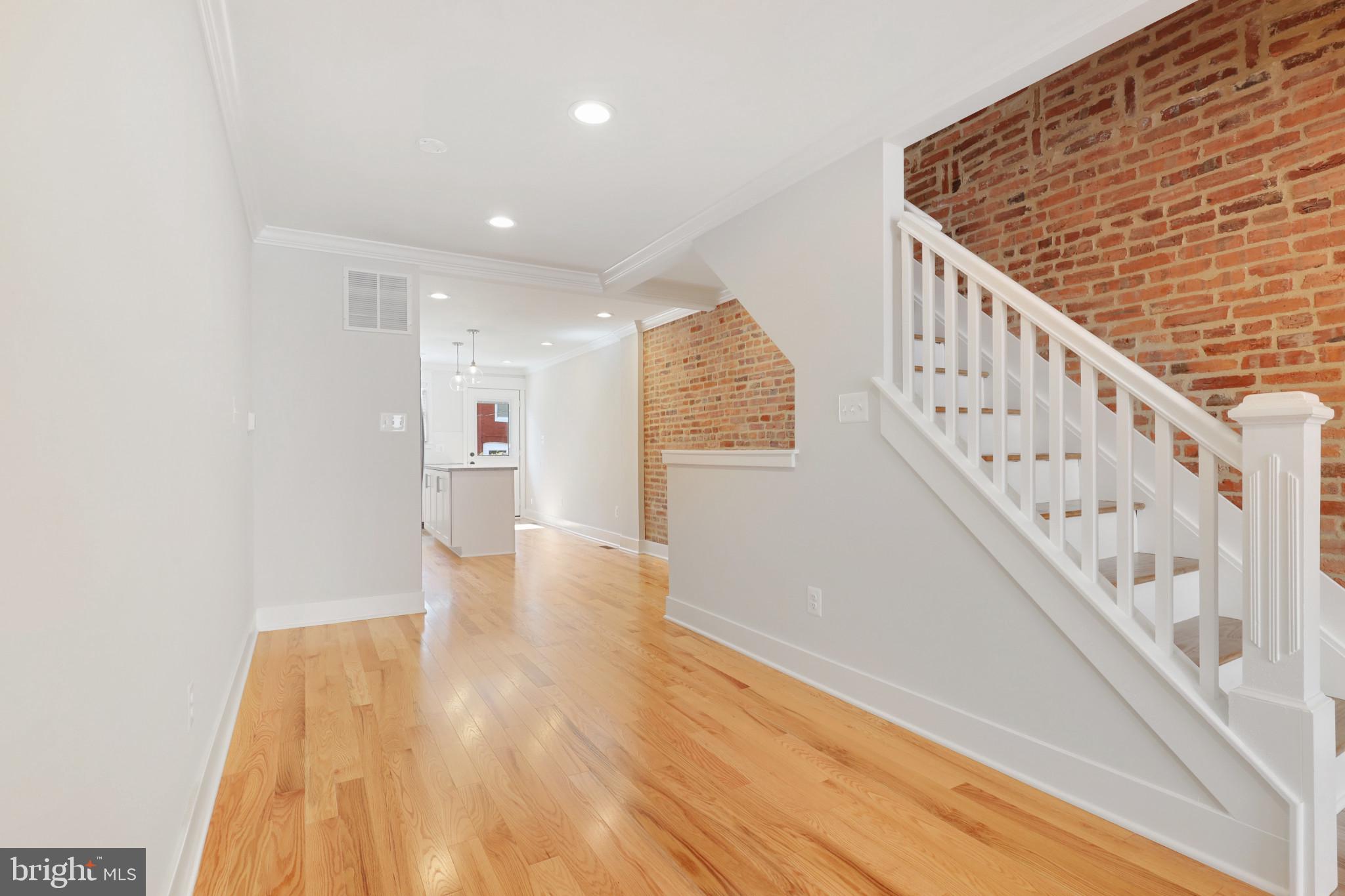 LOCUST POINT - Residential