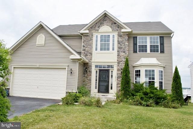 Come see the view from the deck of this home. Features include 9 ft ceilings, custom blinds, cherry kitchen cabinets and fenced yard.  ** Note that home is also available for purchase**  Seller will give a $300.00 per month rental credit towards the purchase of the home should renter decide to purchase.