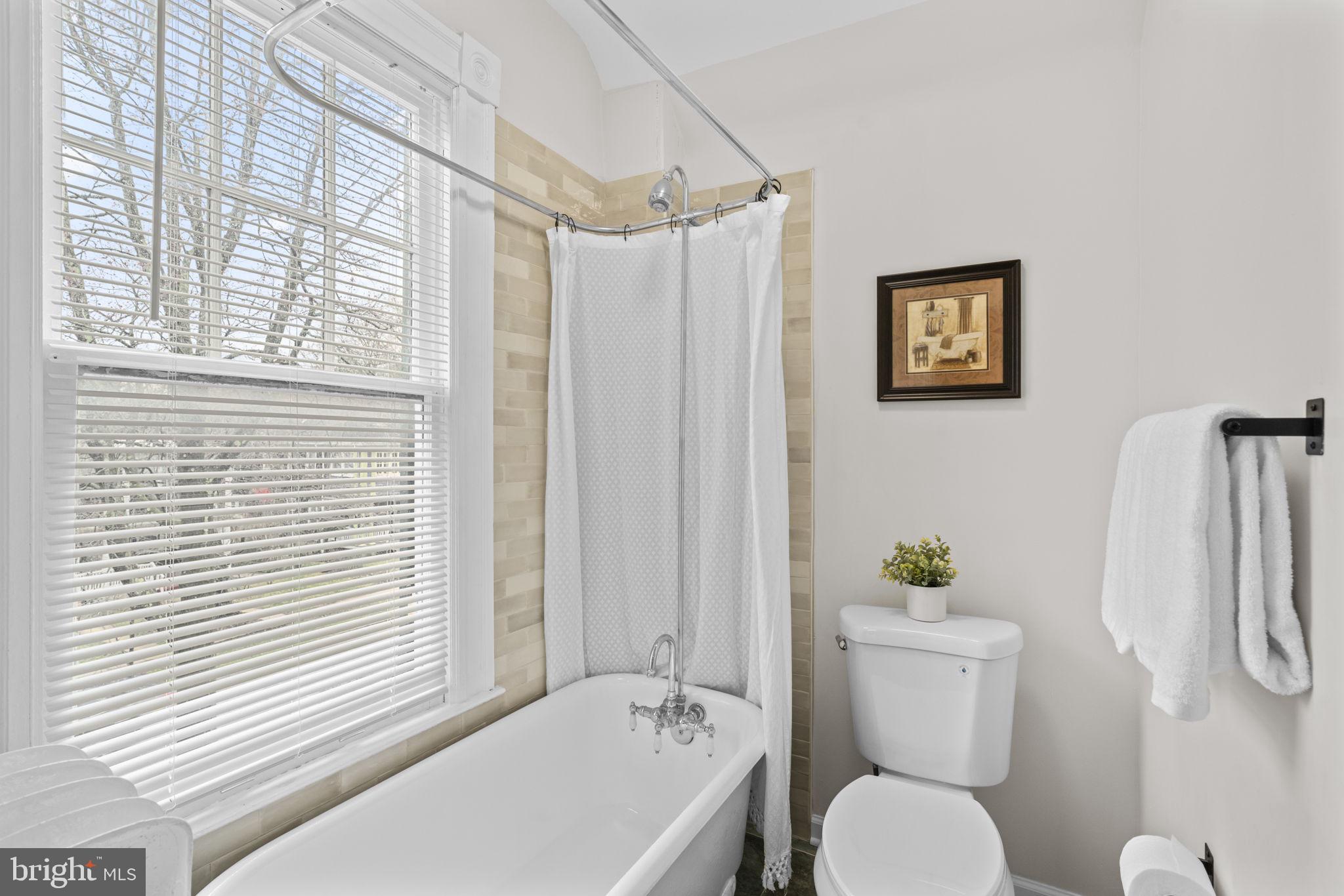 ROLAND PARK - Residential