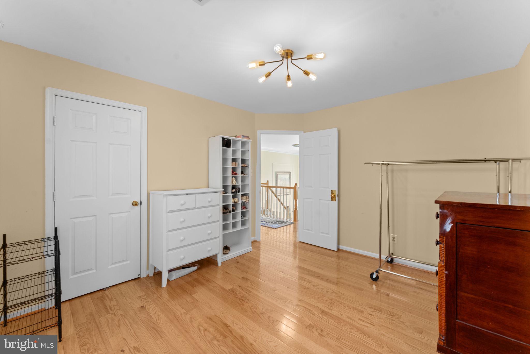 GREAT FALLS CHASE - Residential